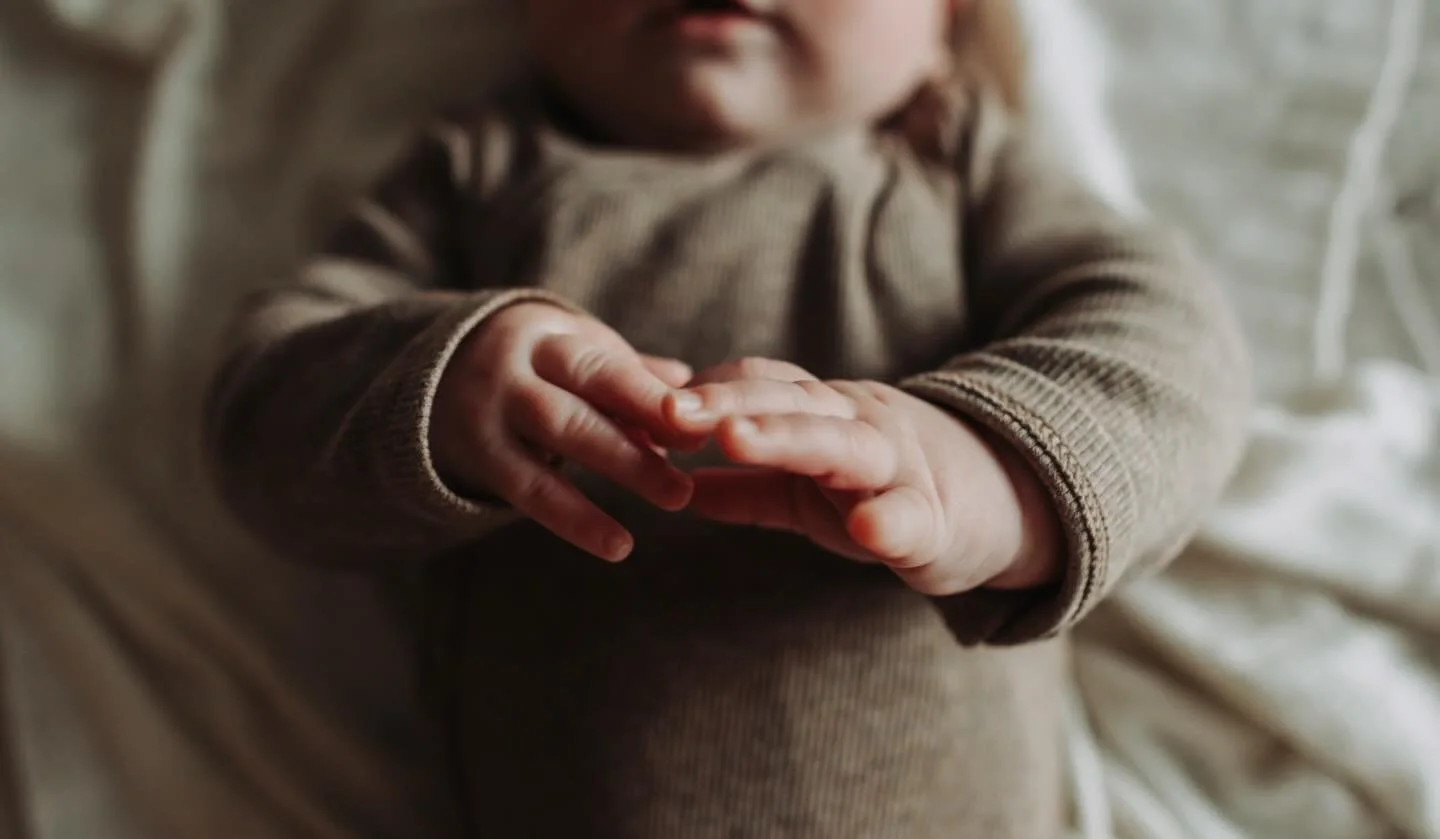 //My second visit to this lovely family .
As always, their privacy is gently kept&hellip;
so today it&rsquo;s all about the tiniest details, little hands, little feet, and everything that makes this session so special.

#Staffordshirenewbornphotograp