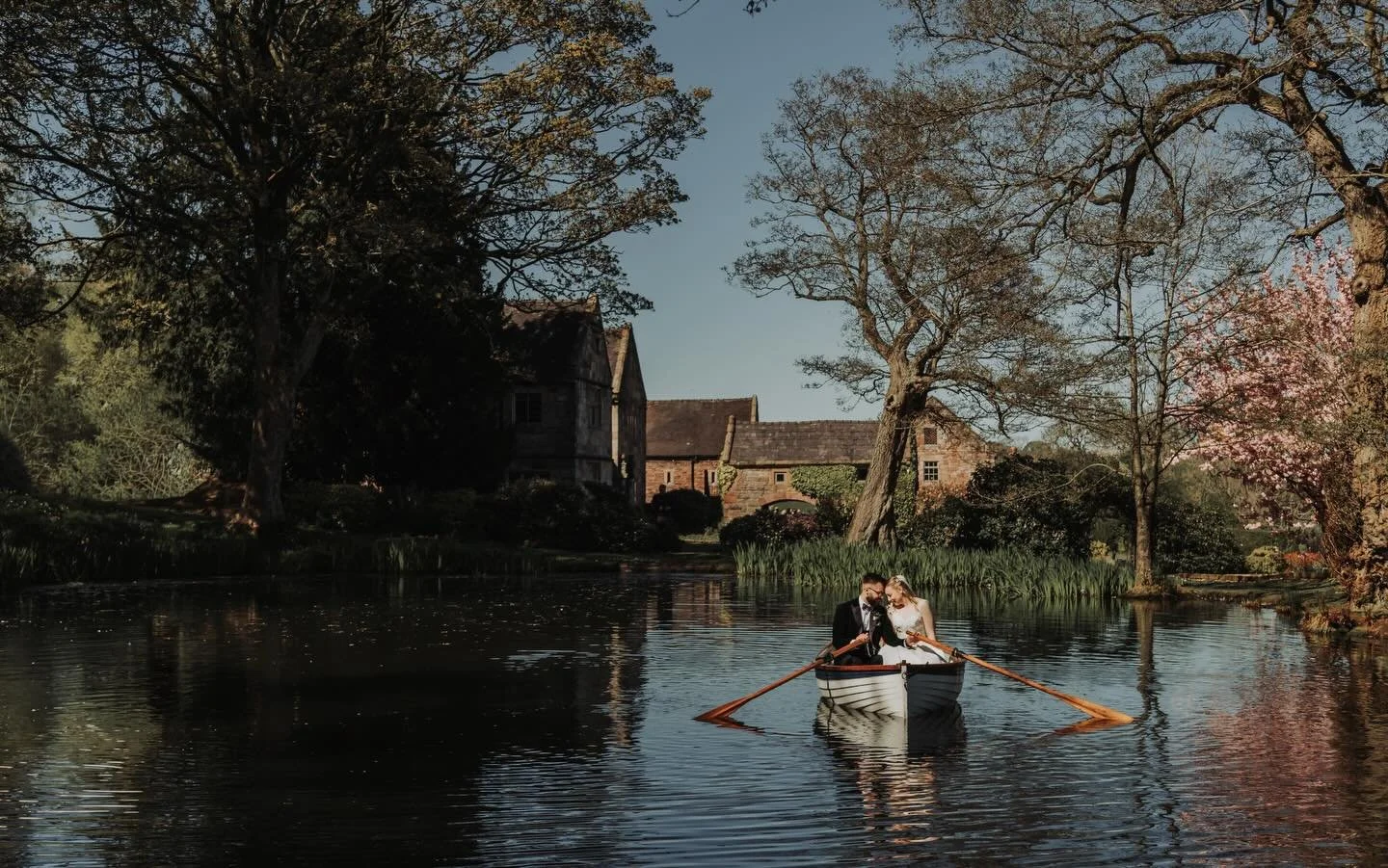 //what a bloody beautiful day for a wedding yesterday was !!! Whoooop yet again thank you universe 🙌  a few little tasters from molly &amp; wills big glorious day !!! A beautiful pair of human beings if ever there was.. I had a blast, and I finally 