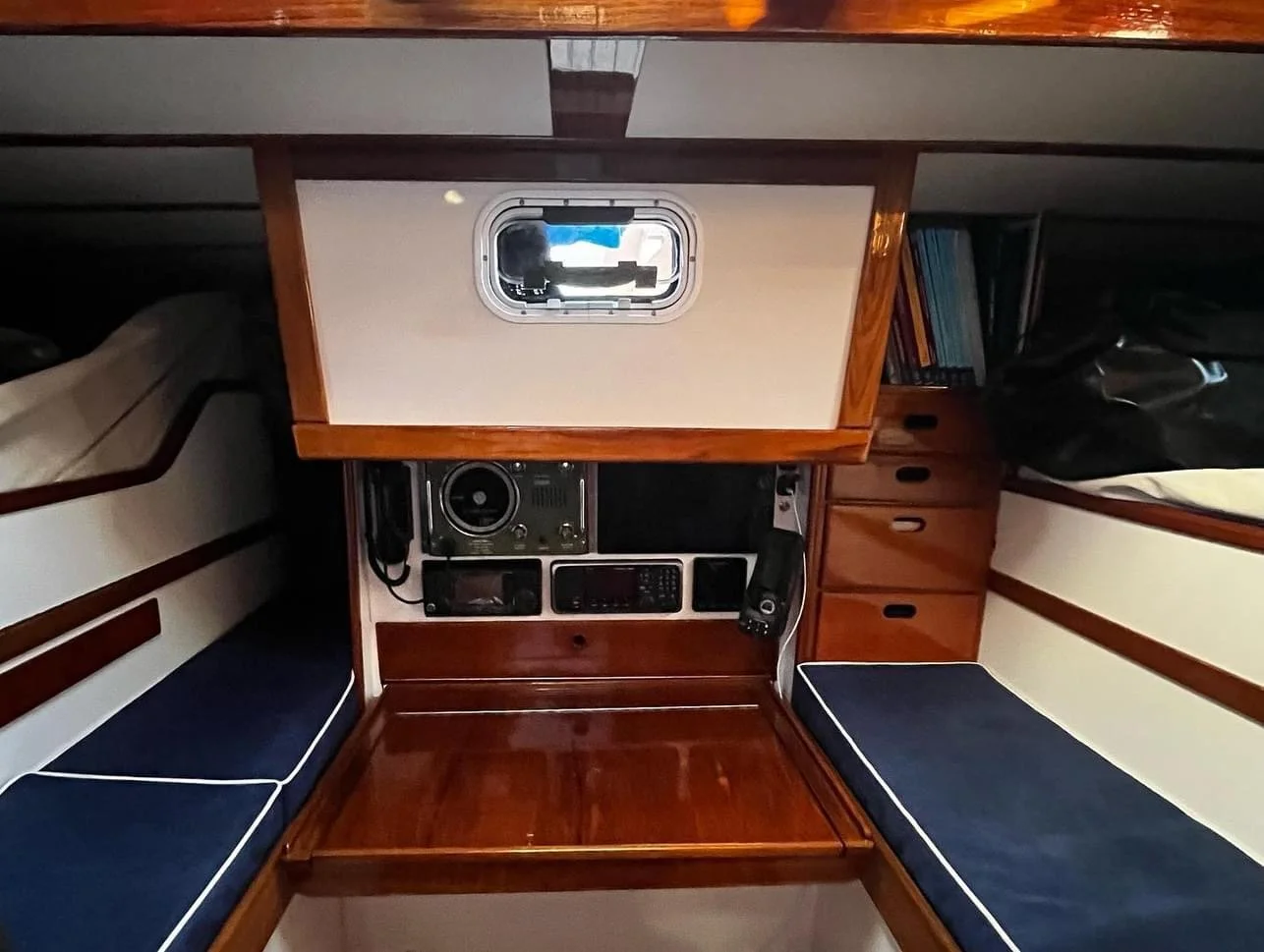 Galiana nav station/aft cabin 