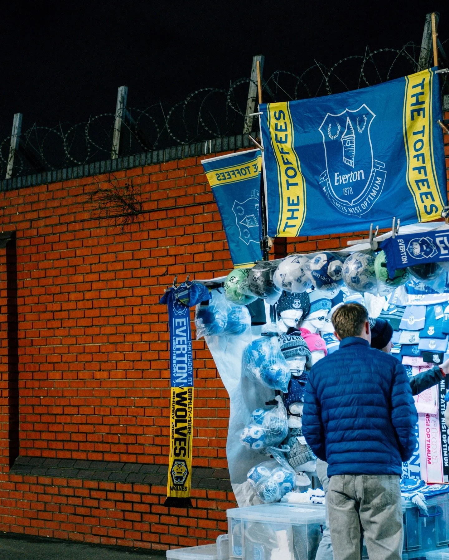 Midweek matchday under the lights Vs Wolves. 

A struggle to pick out any major positives from that one&hellip;but back we go again on Saturday for our 3rd home game in a week. 

Up the Toffees 🔵 

#efc #everton #fujifilm #justgoshoot #fujixt5