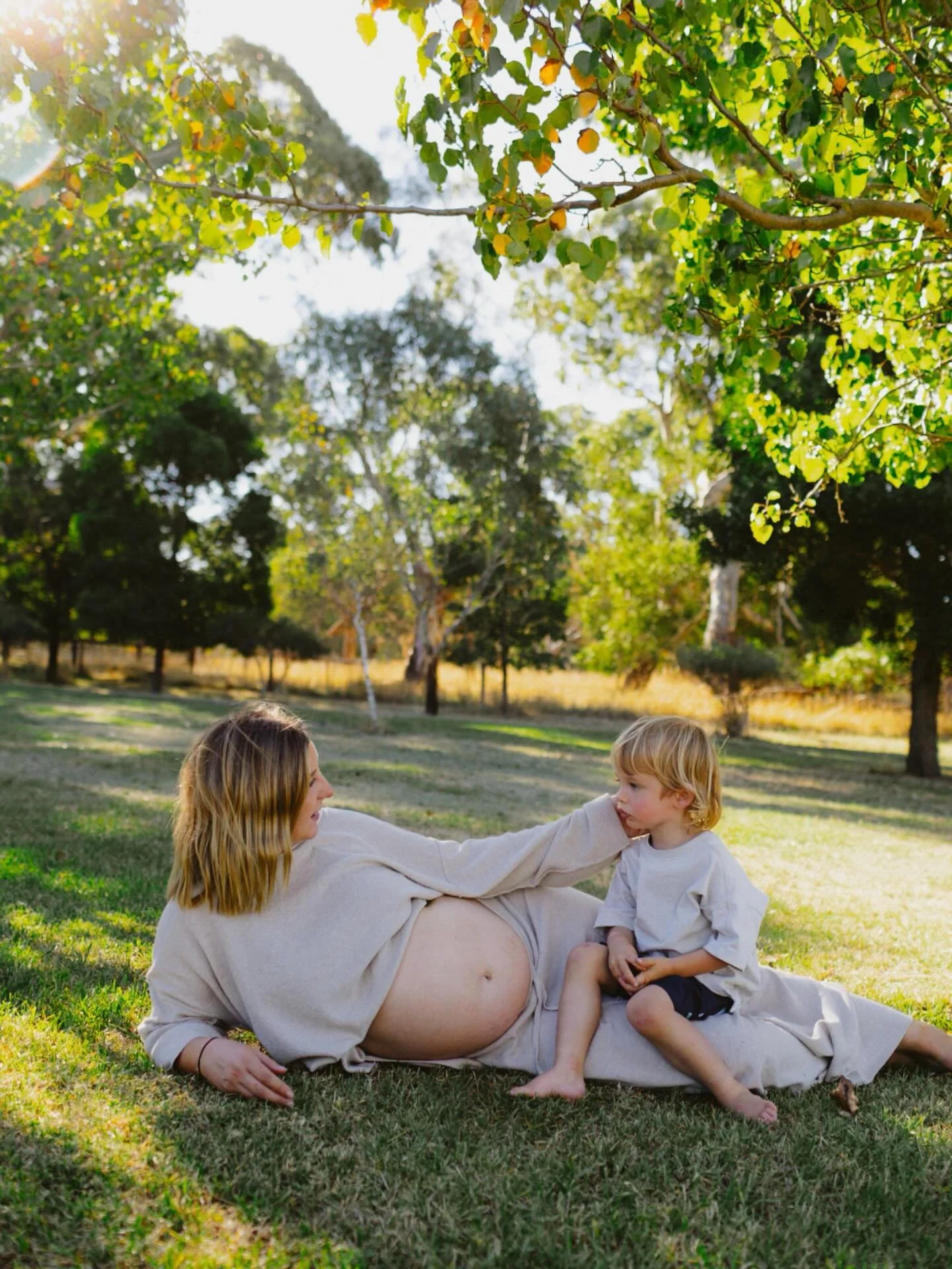 jordan and her growing fam 🌞 almost 3 years ago we were in the same spot capturing her first pregnancy&mdash; full circle moment❣️