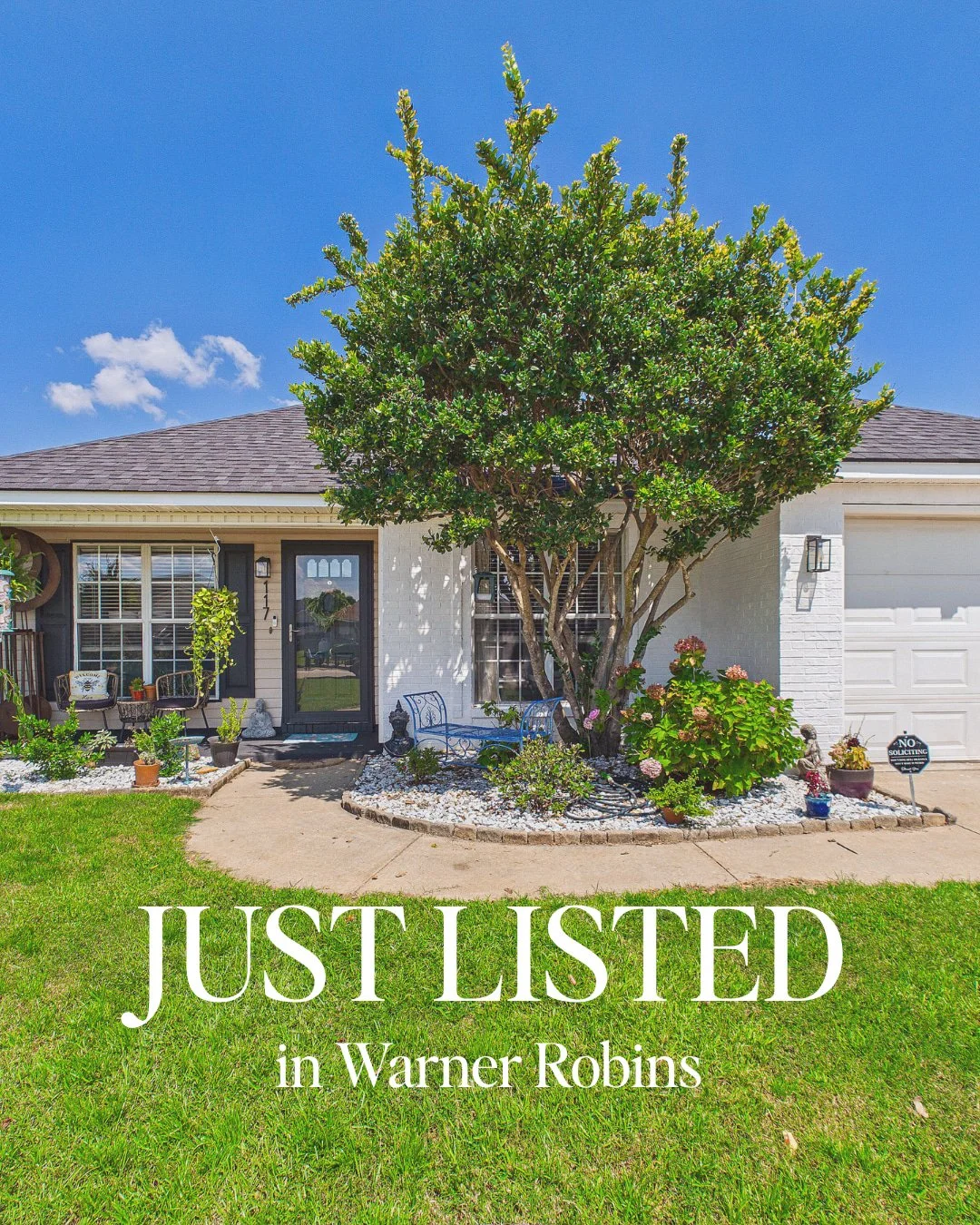 NEW LISTING | 117 Millbrook Drive, Warner Robins 💫 

Sometimes it's the little updates that make a house feel like home, and this one has plenty of them. From the moment you walk in, you'll notice the fresh paint, updated flooring, granite counterto