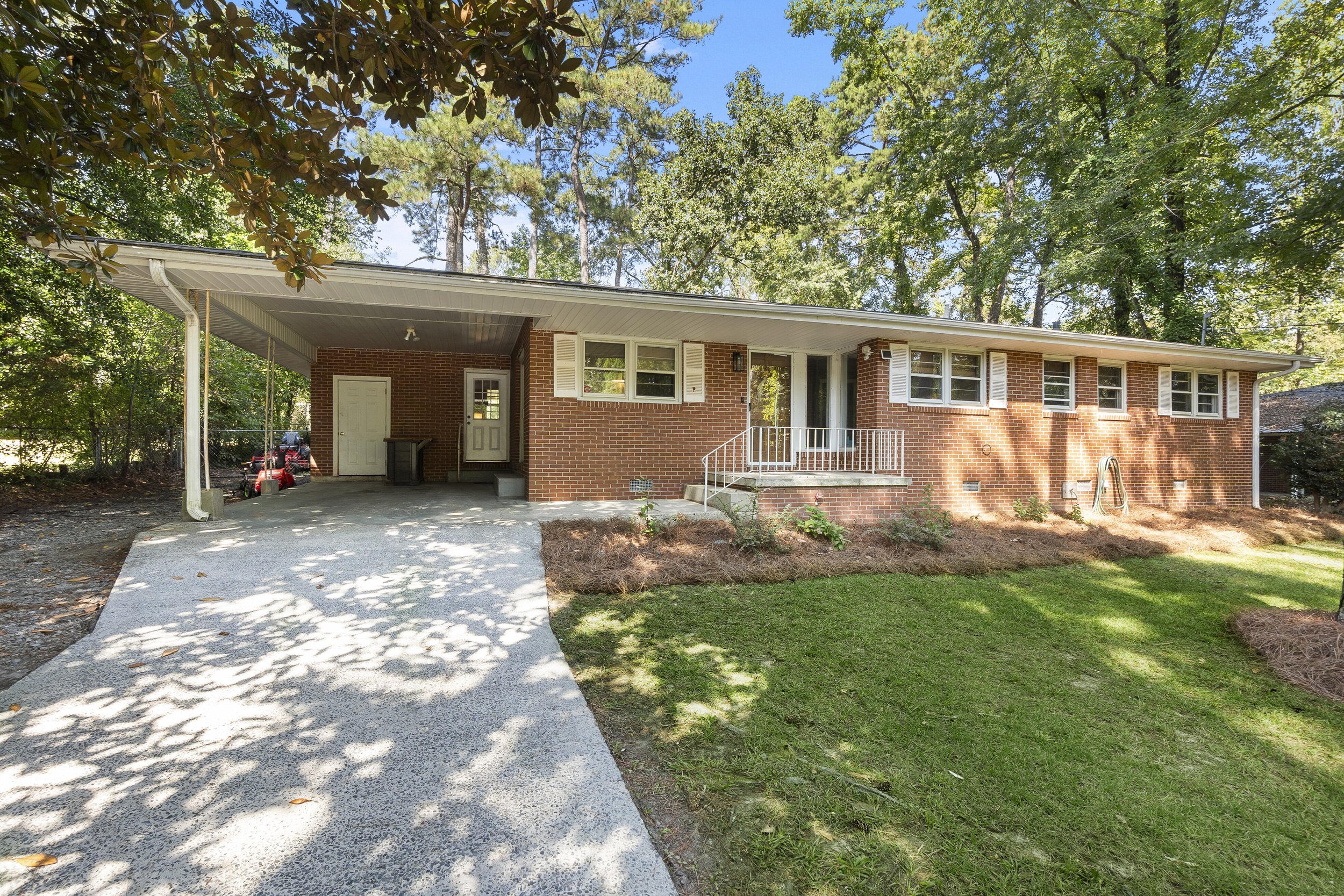 Brick house on a wooded lot in Warner Robins, Georgia