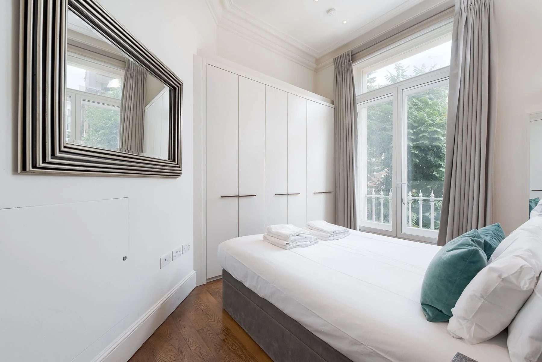 Flat 3, 19 Grovsnor Garden-1.jpg