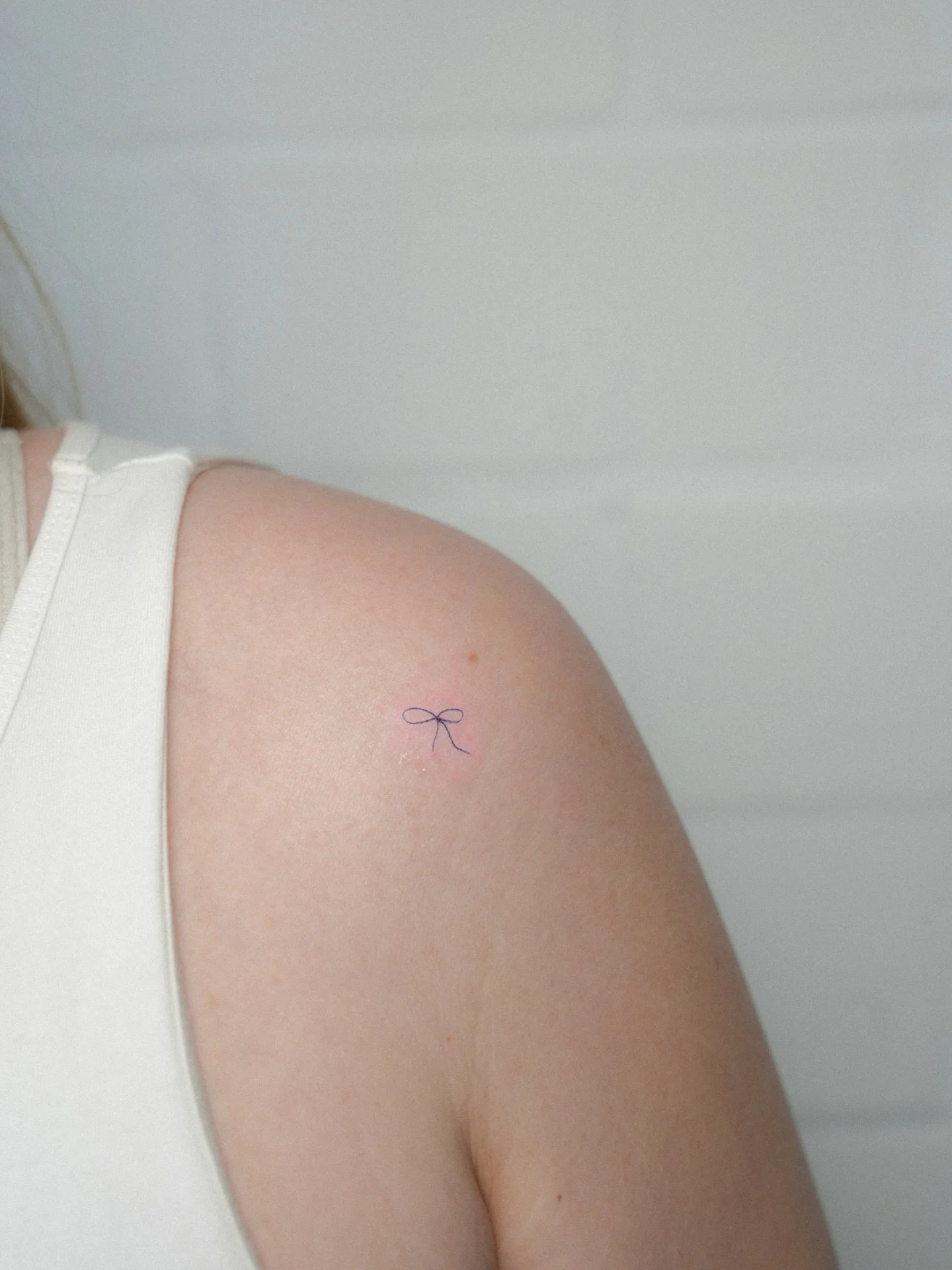 I&rsquo;m just in love with blue tattoos 💙
There&rsquo;s something so soft, dreamy and timeless about them, like a quiet statement that still stands out.
I&rsquo;d love to explore this style more and create more delicate blue pieces.

If you&rsquo;v