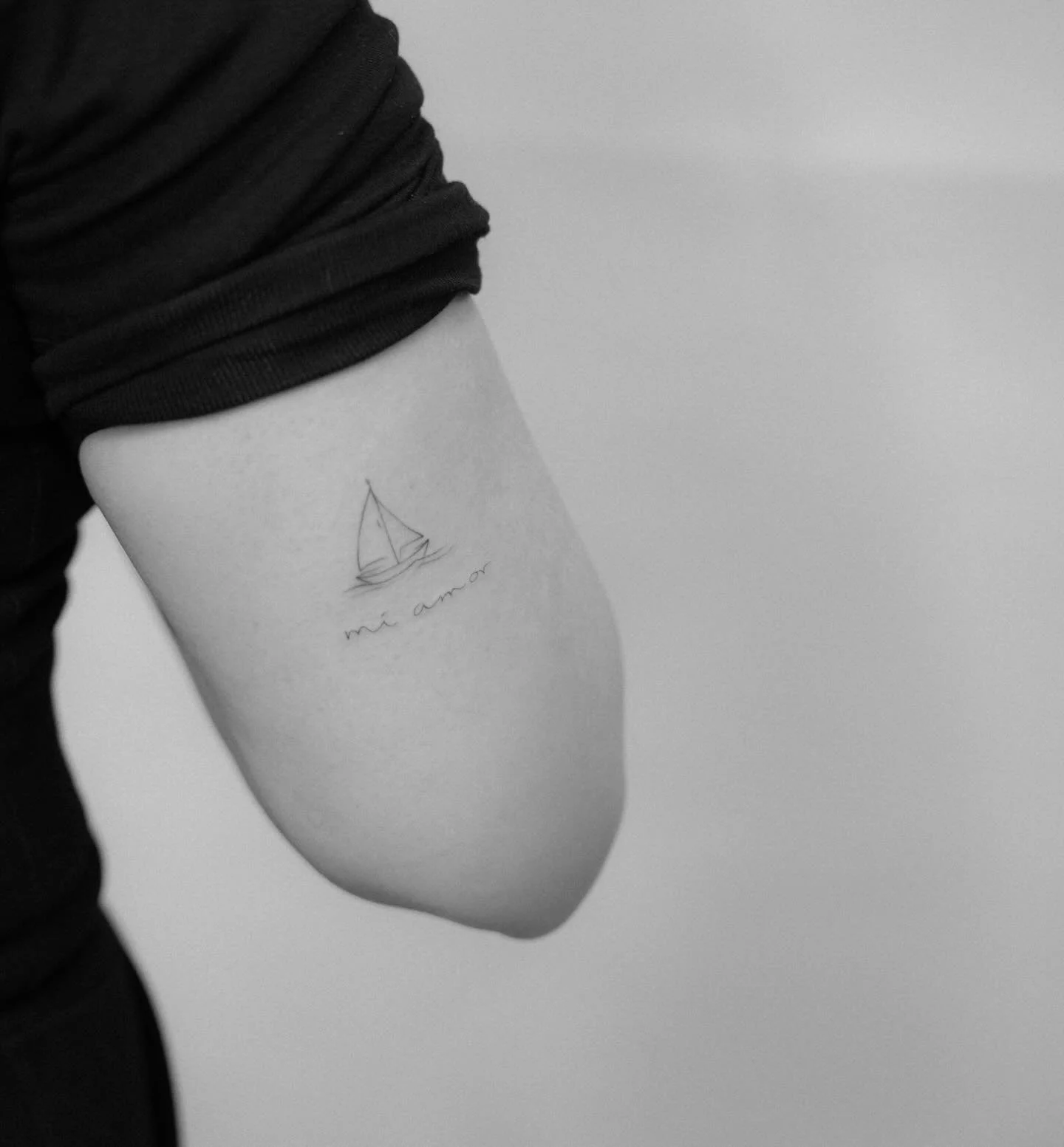 custom boat and fineline stars for M ✨thanks you for your trust! 

Book your custom project - dm or fill the form on my website 💌

done @titan.tattoo.store 
Single needle @masttattoo.official 

#finelinetattooartist #finelinetattoo #tattoo #tattooka