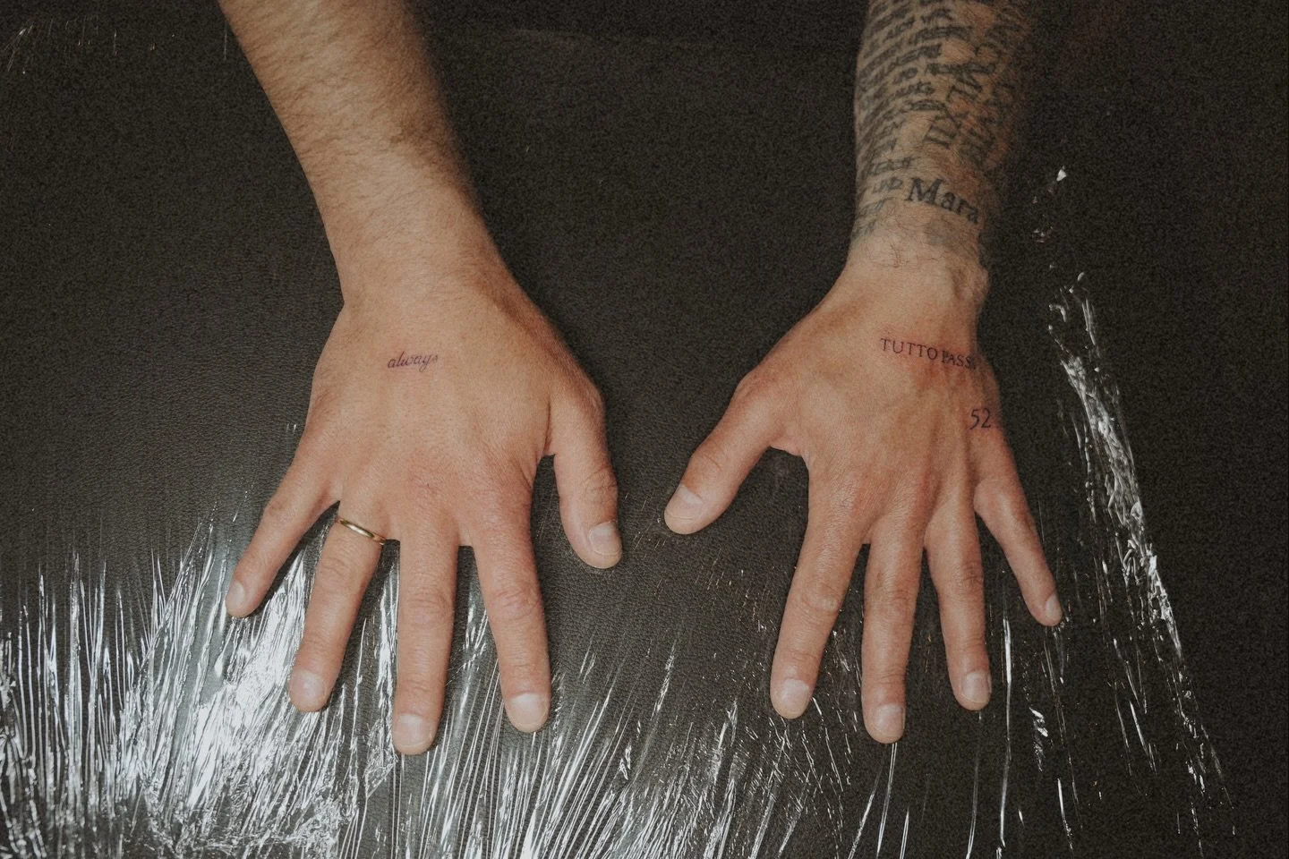 with you - always 💌 

Eine kleine Erinnerung an etwas, das f&uuml;r immer bleibt.

#partnetattoo #tattoo #finelinetattoo #tattookassel