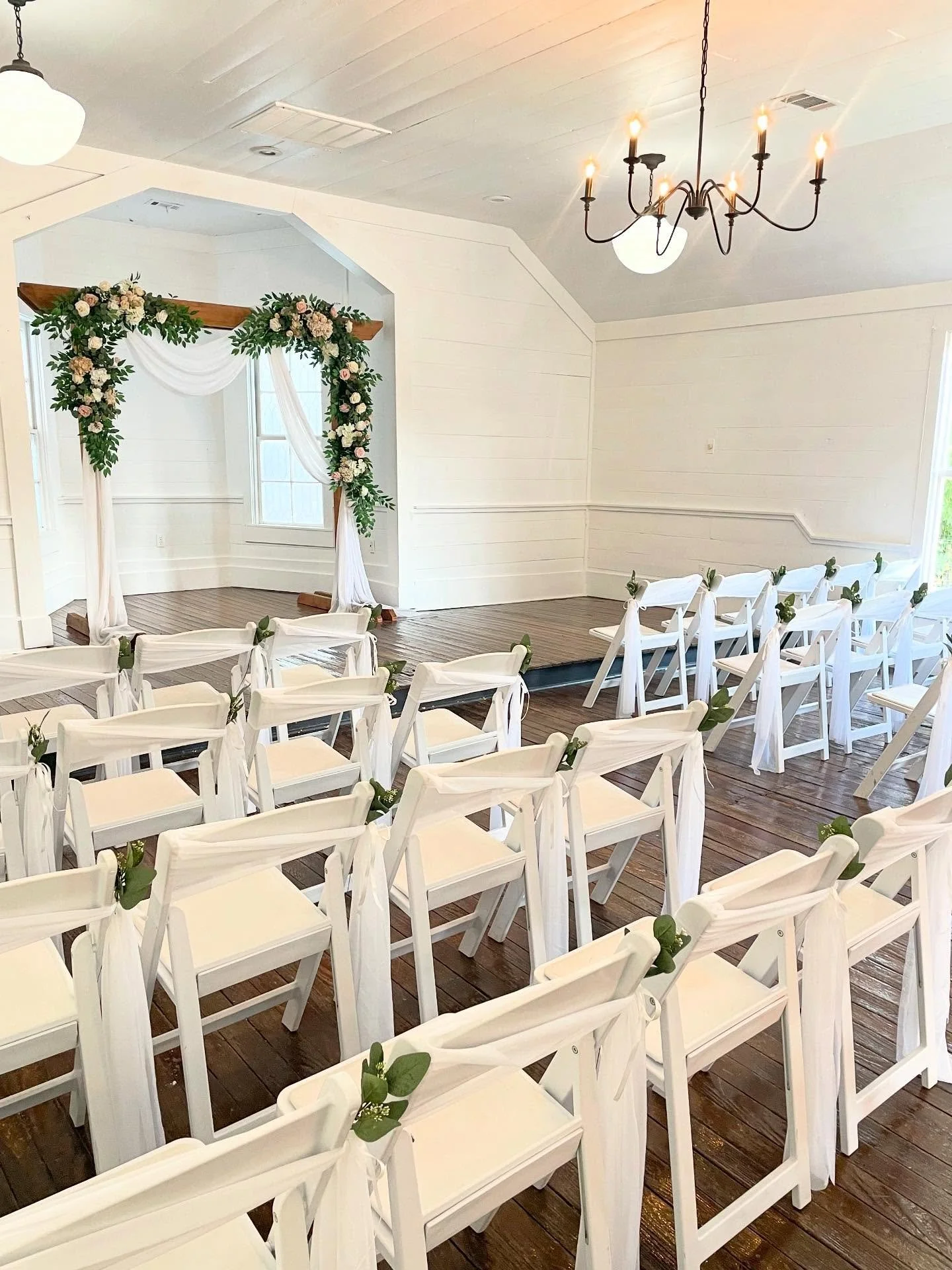 Obsessed with these details 😍🌸 

Arch: @confettirentals