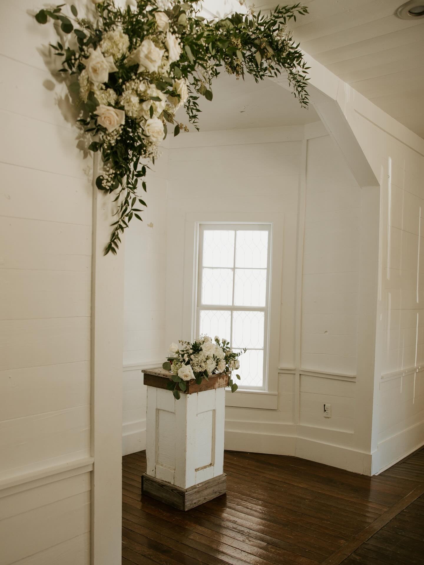 We&rsquo;ll never stop loving winter weddings. Still dreaming about every detail put into this celebration 🤍