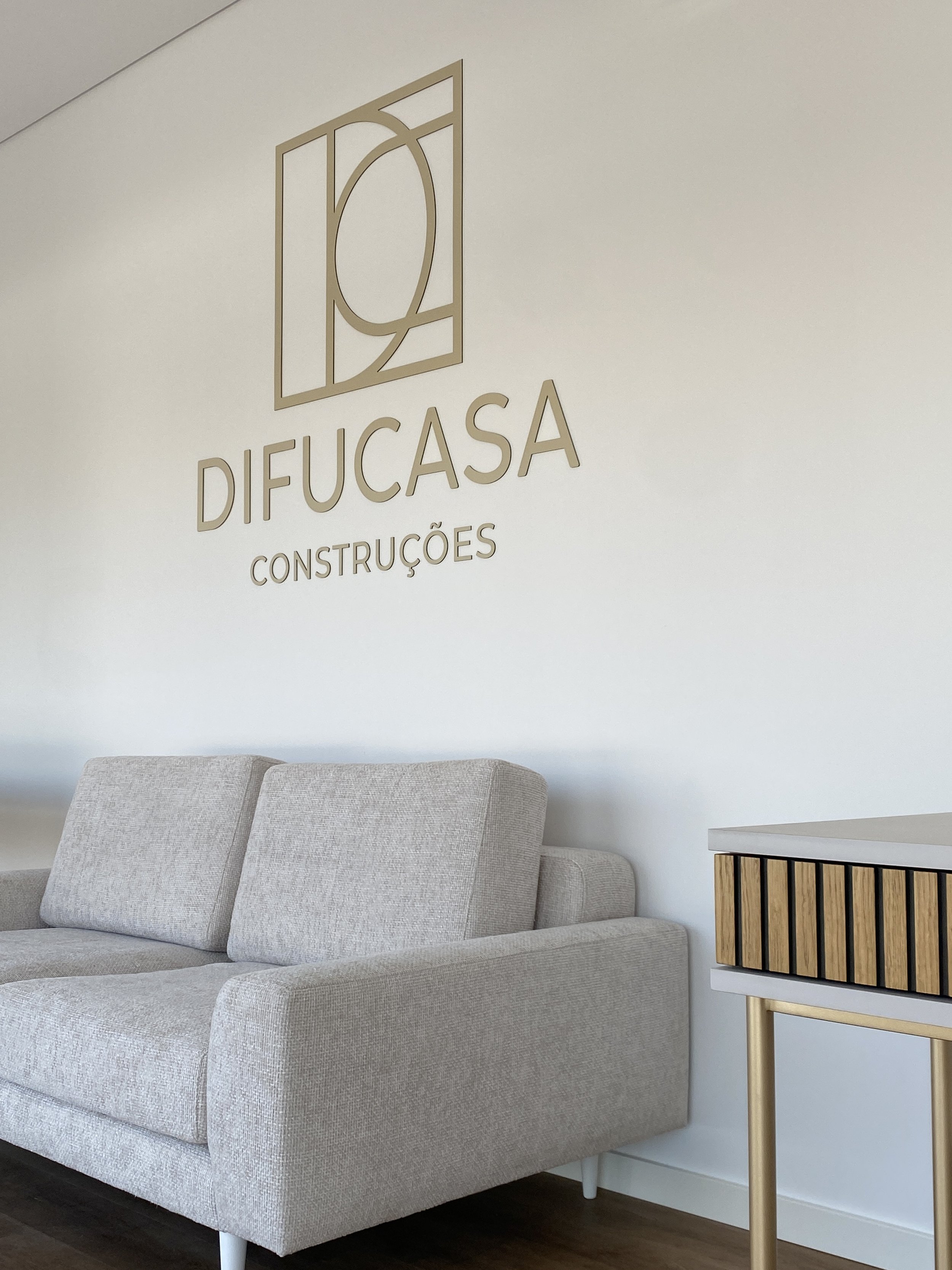 Logotipo Parede 3D em Alumínio - Difucasa