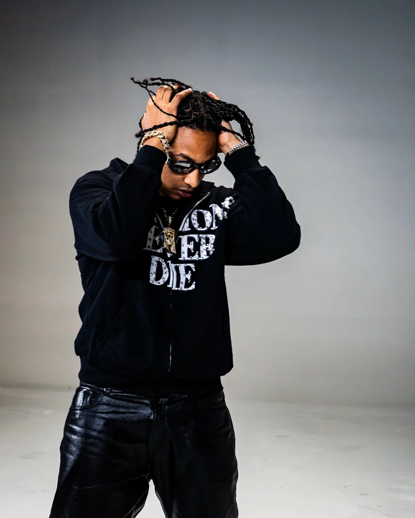 M de tamo mejor que ayer.
M de mi primer mill&oacute;n.
Haciendo Ruido.