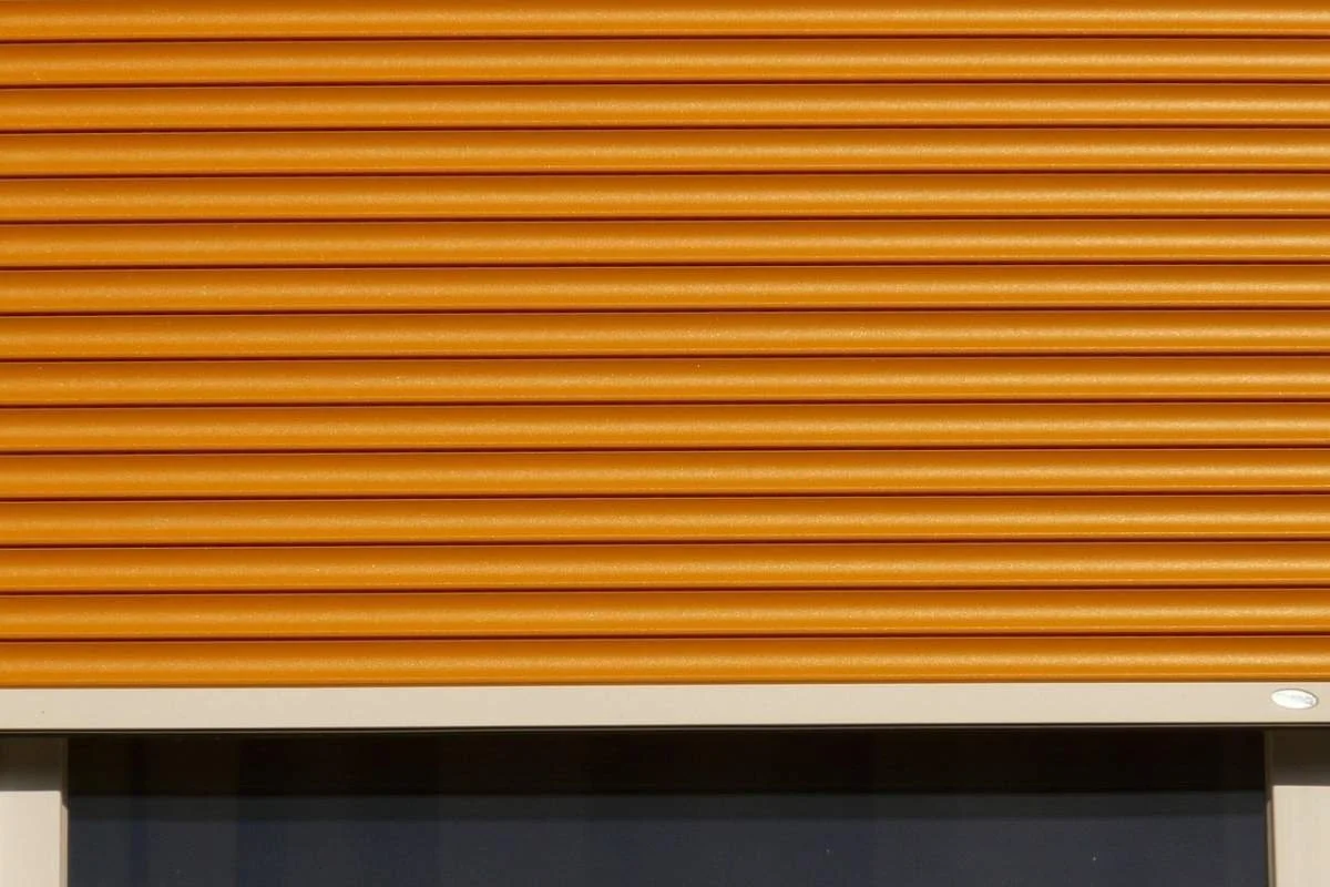 Manual vs Electric Roller Shutters: How They Work &amp; Which Is Right for Your Business