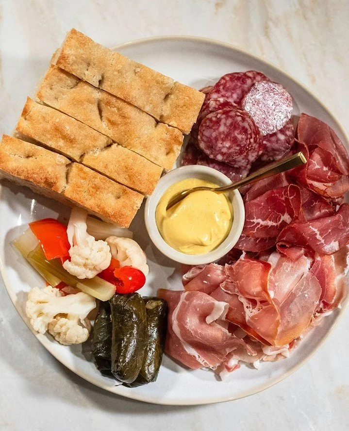 A bird&rsquo;s-eye Vue of the bites.⁠
⁠
From above, the table tells the whole story &mdash;  artisan meats &amp; cheeses, tinned fish, house-made dips, caviar service, chilled seafood, and elegant small plates designed for sharing.⁠
⁠
At Vue, the foo