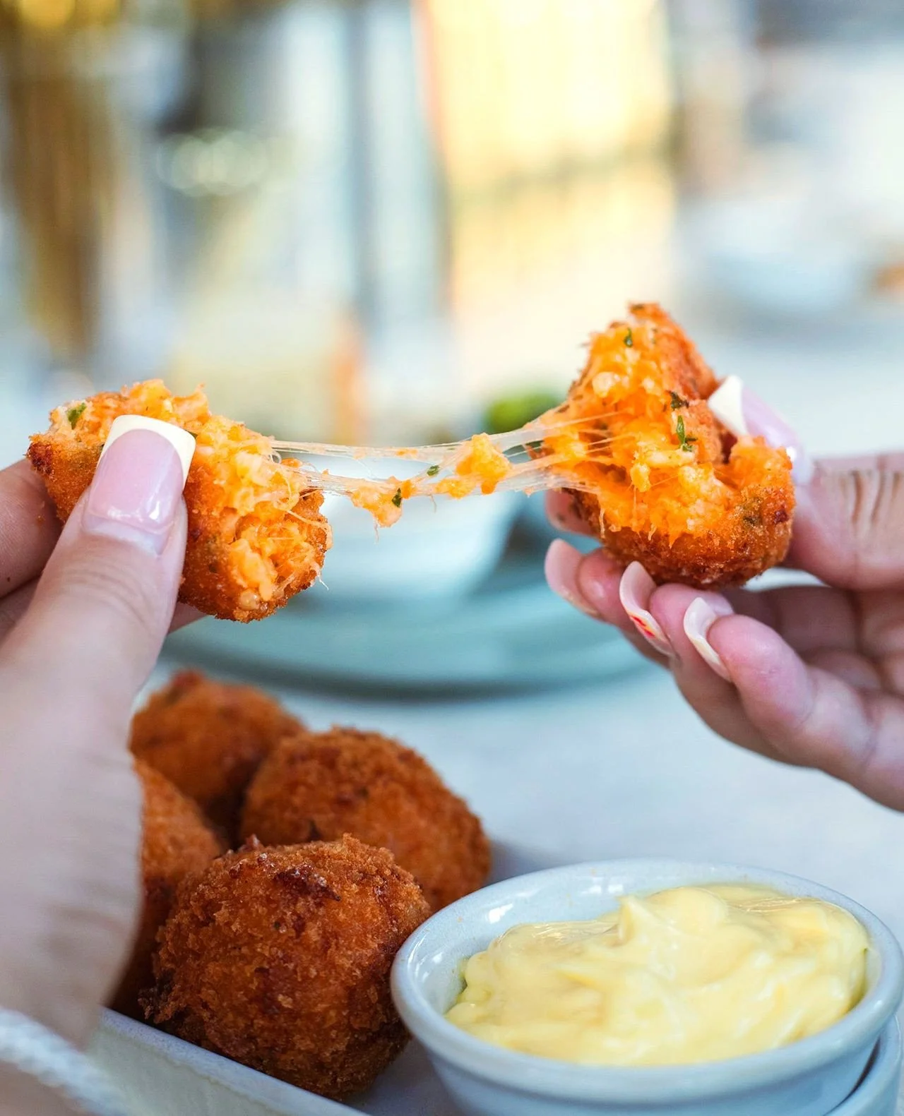 Get a head start on the weekend with a cocktail, a few Bar Bites, and an evening at Vivienne. From Lamb Kibbeh and Tomato Mozzarella Arancini to Mini Grilled Cheeses and more, we&rsquo;ve got your midweek reset covered.⁠
See you at the bar. 🍸