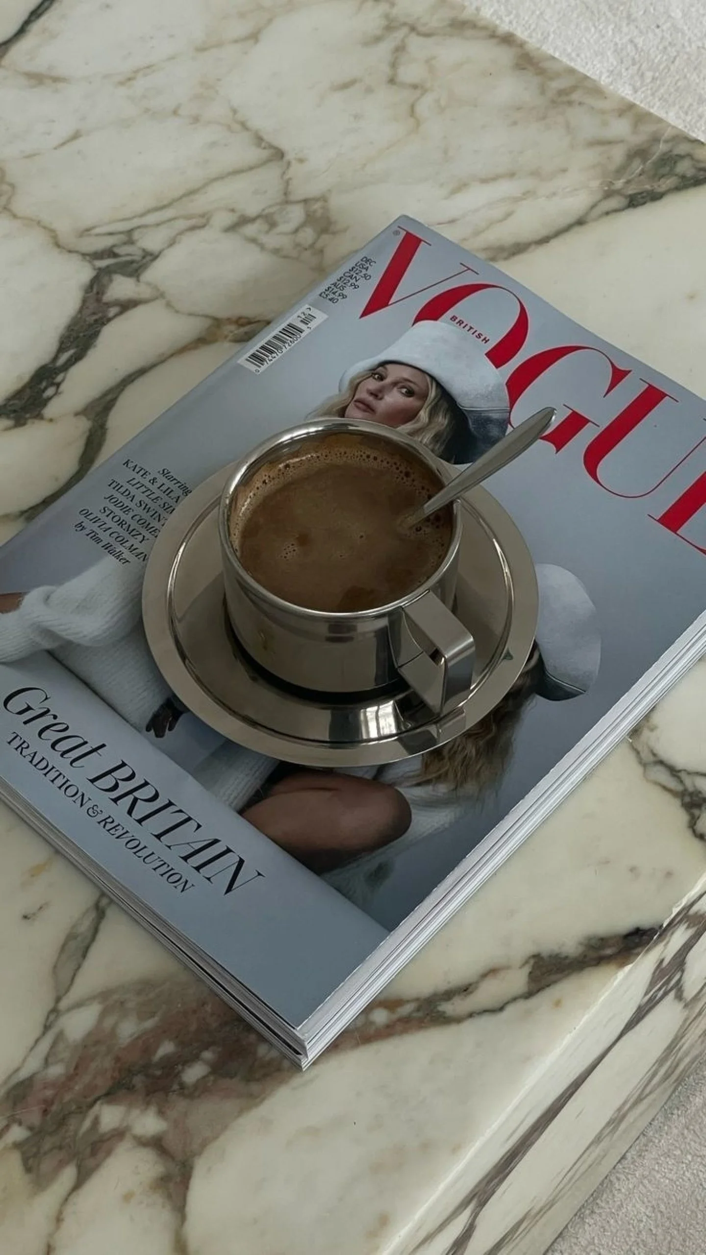 We are bringing back magazines in the new salon...... 
We miss looking at fashion and gossip on actual paper. 

What are your faves?

*
*
*
*
*
#saintpetesalon #bbsalonstpete #balayageblonde #Southtampasalon #blondespecialiststpete #colorspecialistta