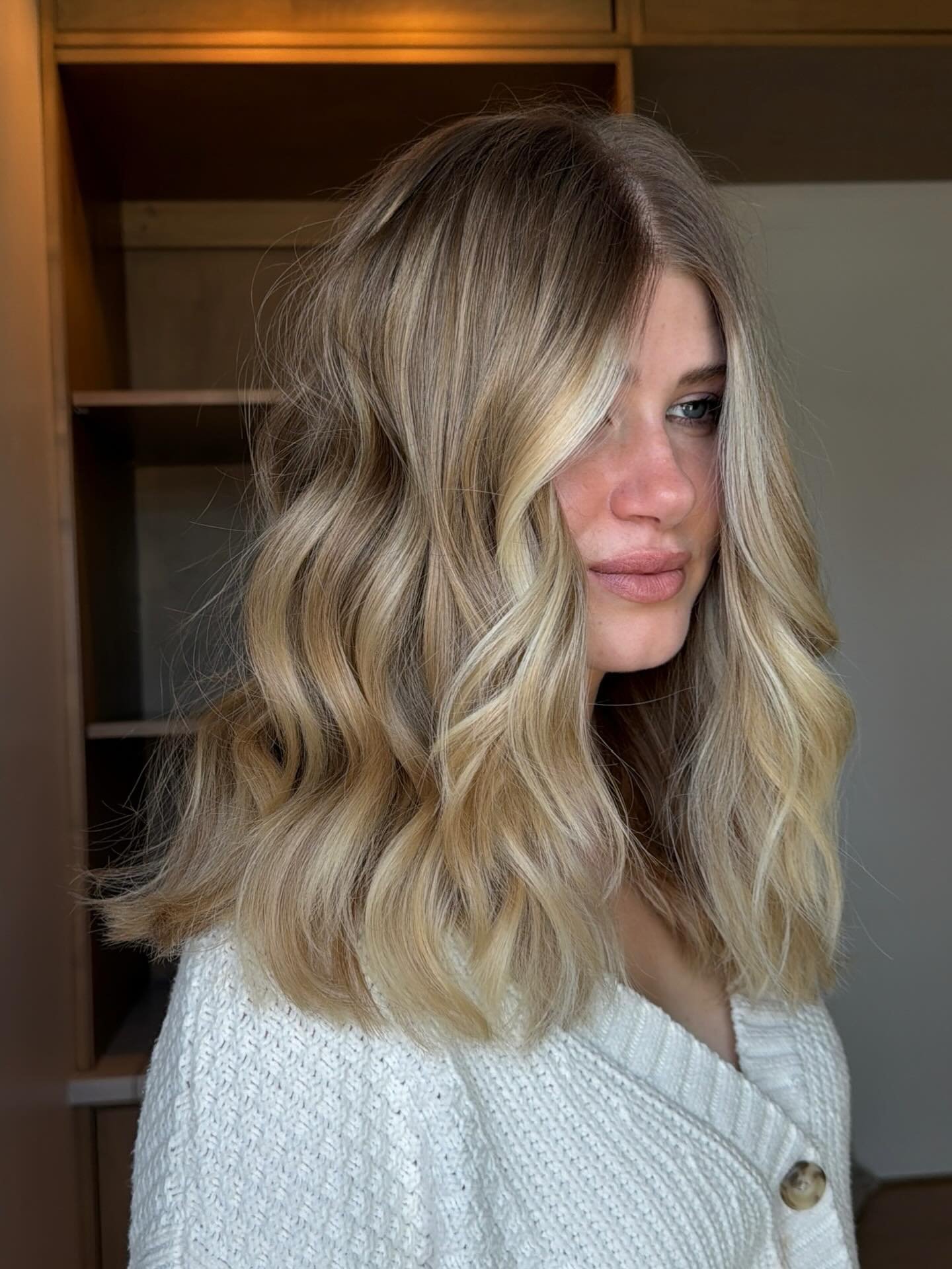 What beachy bronde dreams are made of 🤍🌊

Hair by: @jess.farkas

&bull;
&bull;
&bull;
beachy hair, st Pete hair salon, st Pete salon, Tampa bay salon, luxury hair salon, dirty blonde hair inspo, bronde hair inspo, lived in blonde