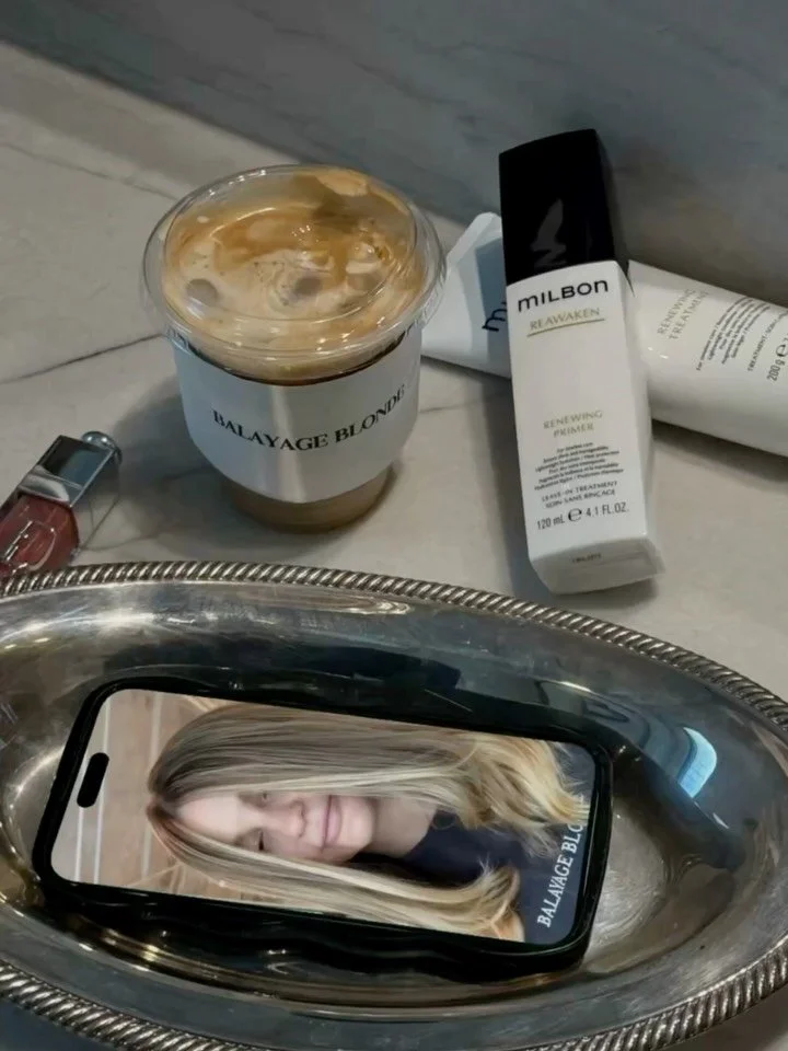 Honey tones, honey sips 🍯
A fresh blend and an iced latte to match.

hair by: @ashleyhrhair 

&bull;
&bull;
&bull;
st Pete, Tampa, Tampa bay, hair salon, luxury, hair salon, blonde hair inspo, brunette, dirty blonde, bronde, honey blonde, honey blon