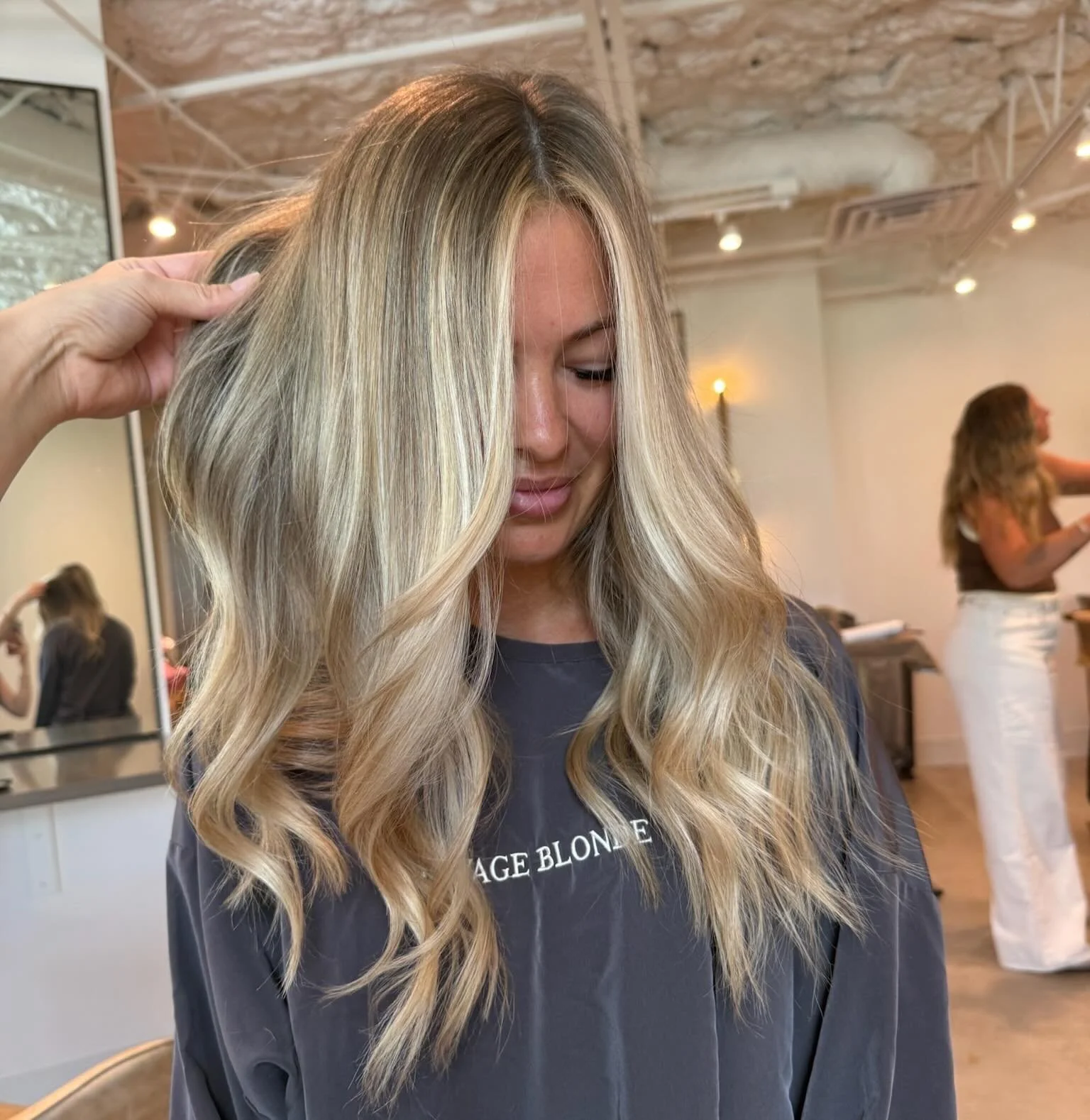 Another day, another perfect blonde from @lightenedbylia 

&bull;
&bull;
&bull;
#LuxuryHairSalon #BlondeSpecialist #stpetesalon