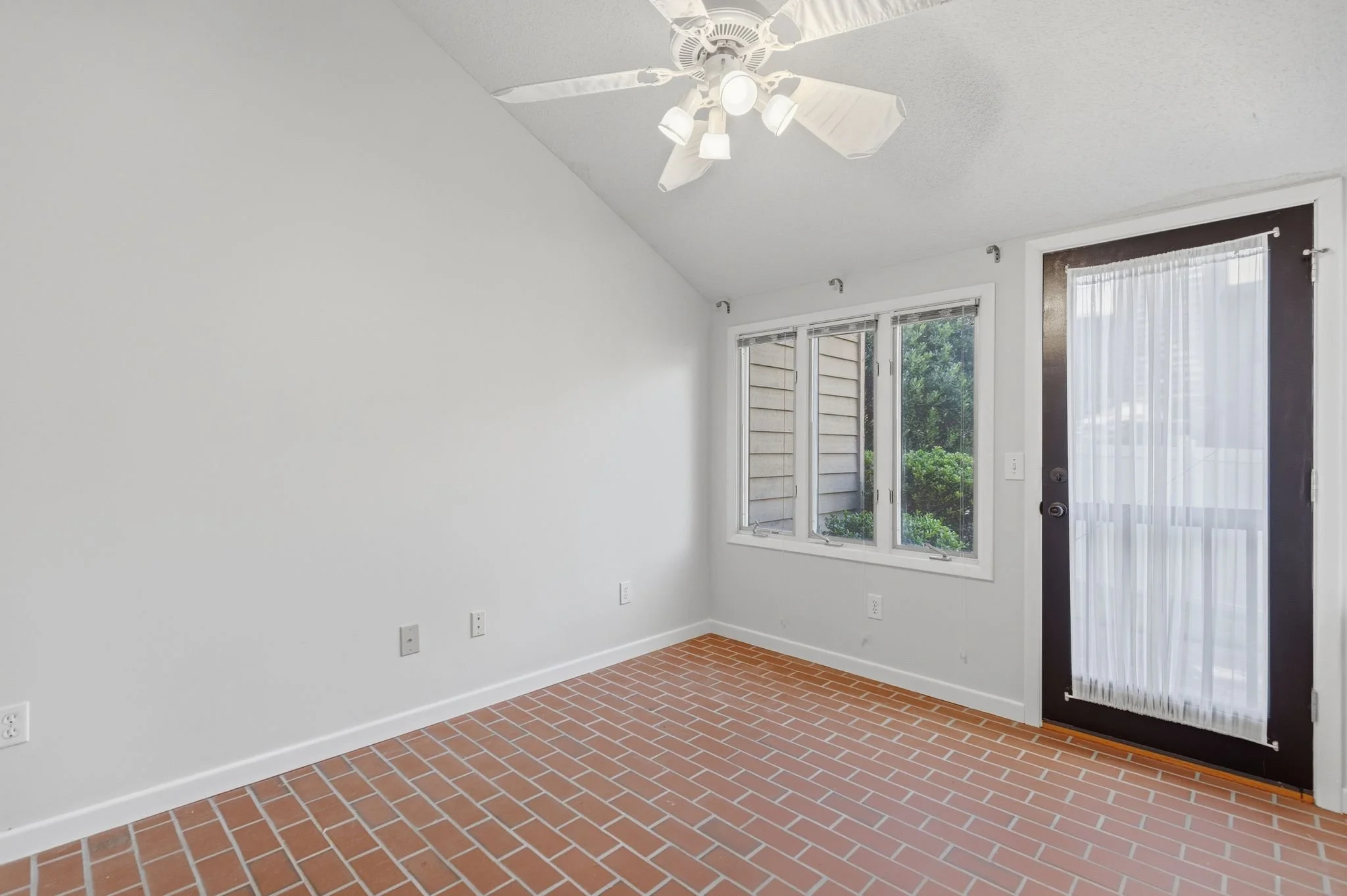 417-sparrow-hawk-ct-greer-sc-chapter-vine-realty-photo-18.jpg
