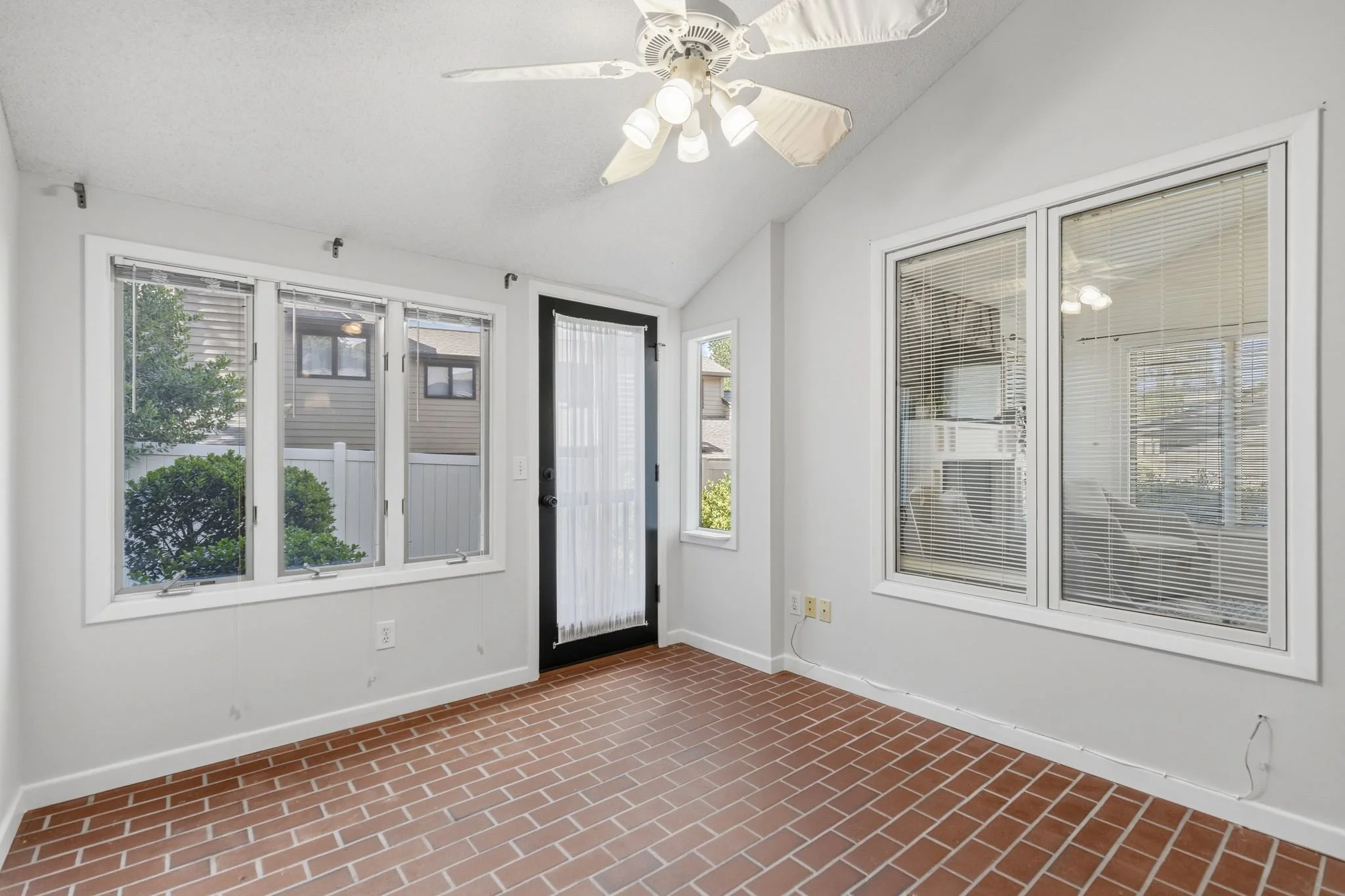 417-sparrow-hawk-ct-greer-sc-chapter-vine-realty-photo-21.jpg