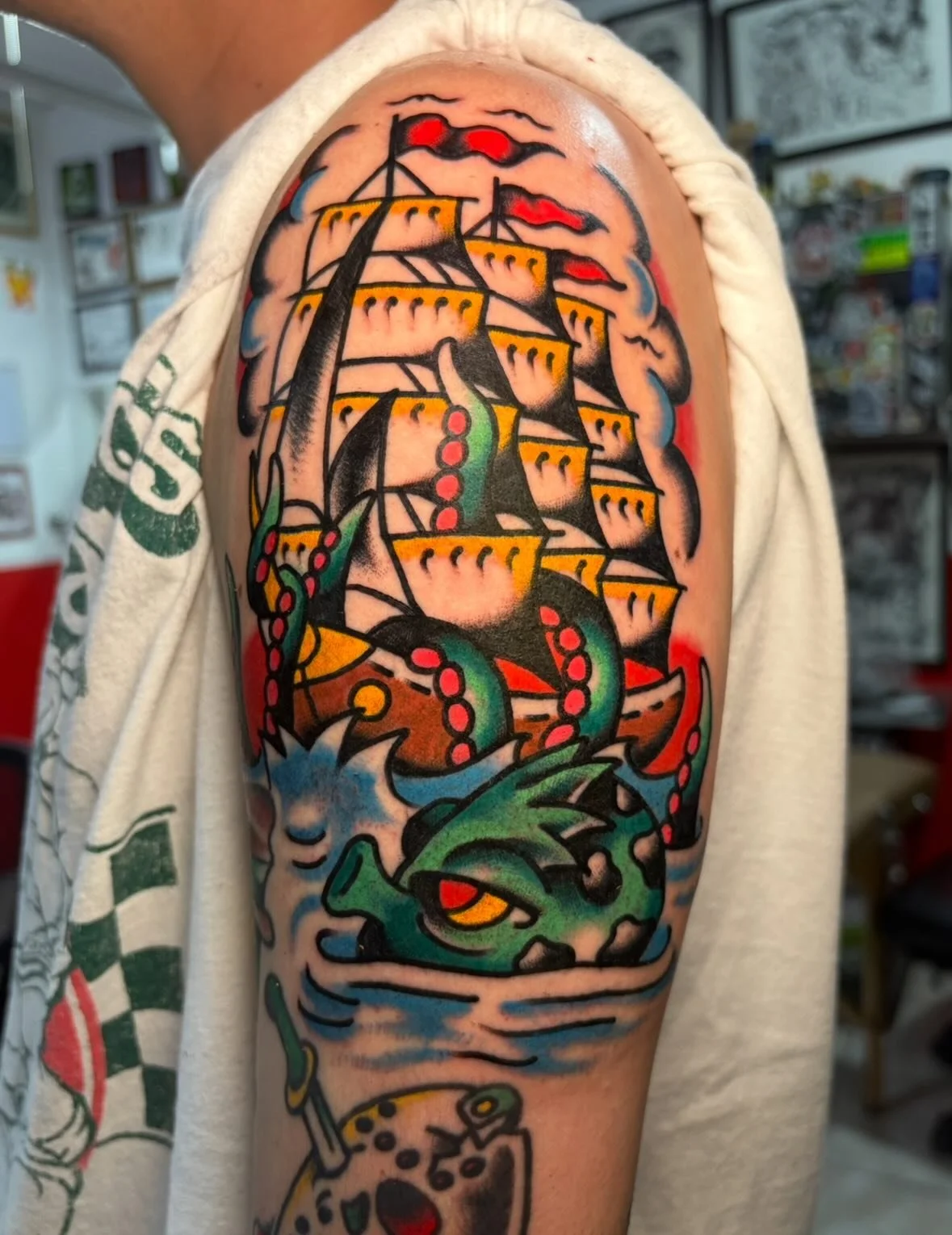 This Monday the 22nd @dumblikecheese will be sitting with us slanging tatts. DM him directly to book, &amp; don&rsquo;t miss this opportunity to collect a rad tatt! 👍👍

@dumblikecheese 
@dumblikecheese 
@hornelanetattoo_mesa 
@hornelanetattoo_mesa