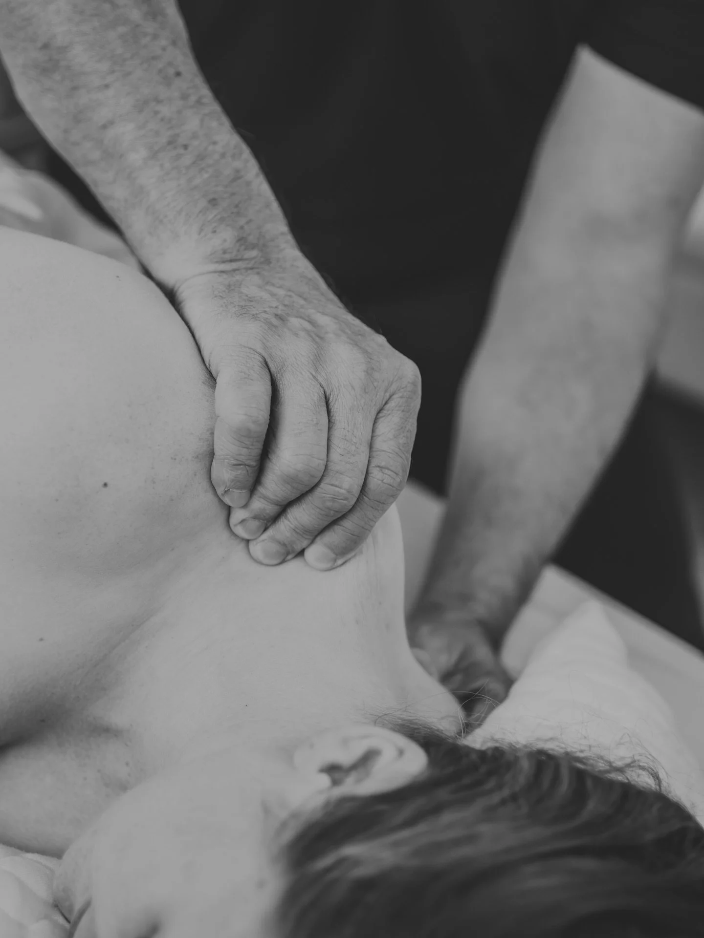 Massage therapy: the perfect way to begin the week! Choose from relaxing, therapeutic, deep tissue, or pregnancy massages. Treat yourself to foot or scalp massages. Chair massages available for quick relaxation. At Skin Pro Studio, we prioritize your