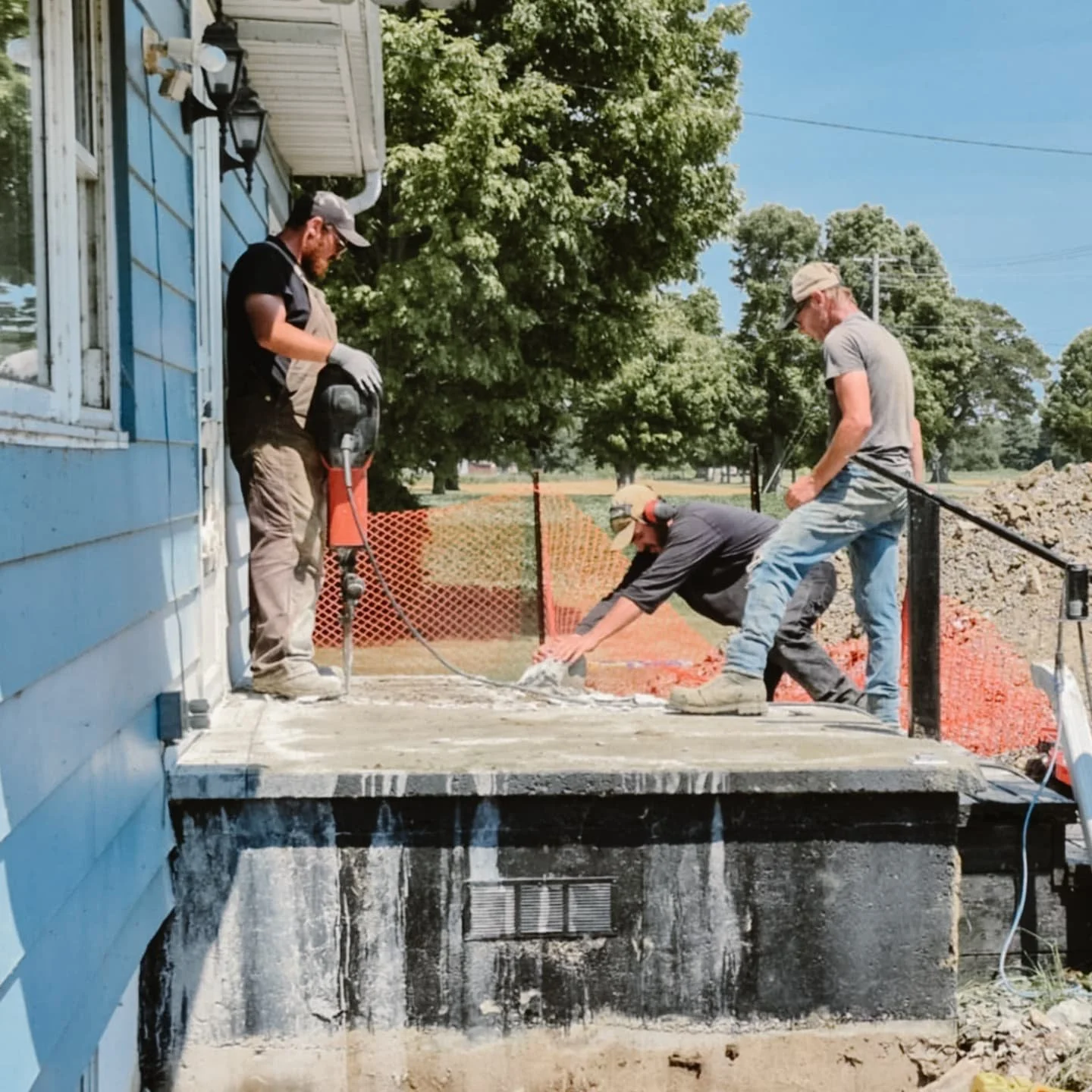 Little cold cellar demo to start the week 💪

613-970-6122 
hello@doneritesolutions.ca www.doneritesolutions.ca 

#doneritewaterproofing #basementwaterproofing #foundationrepair #doneritesolutions