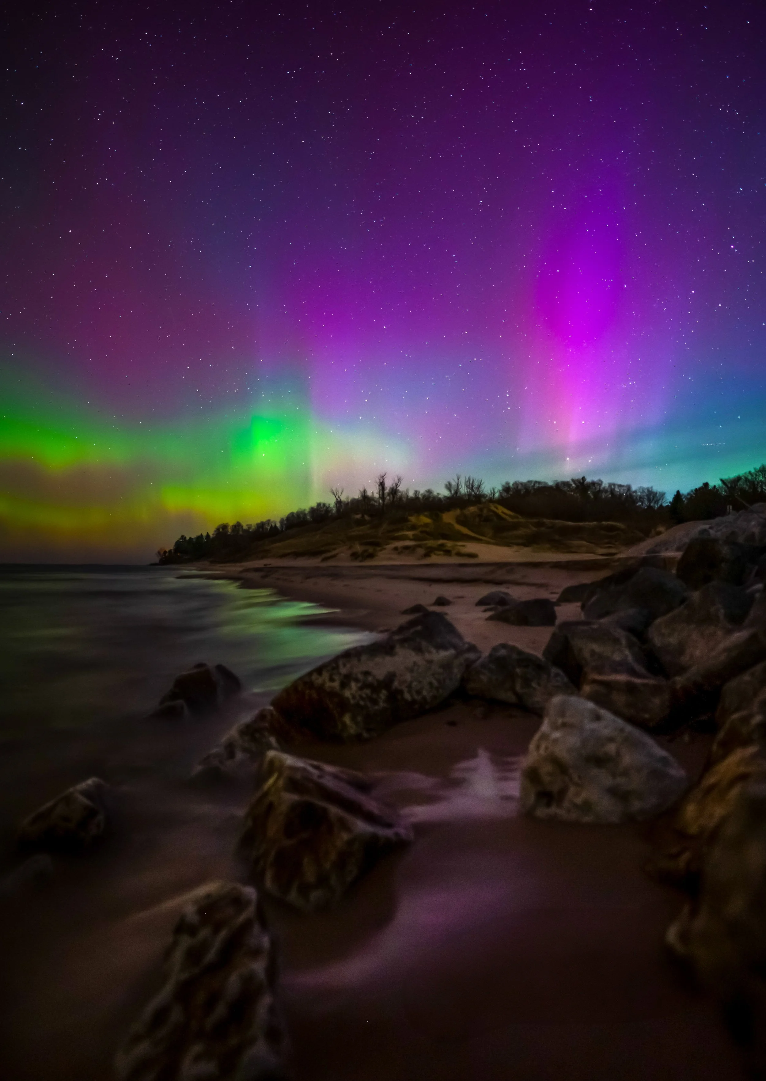 Northern Lights on the Rocks.JPG
