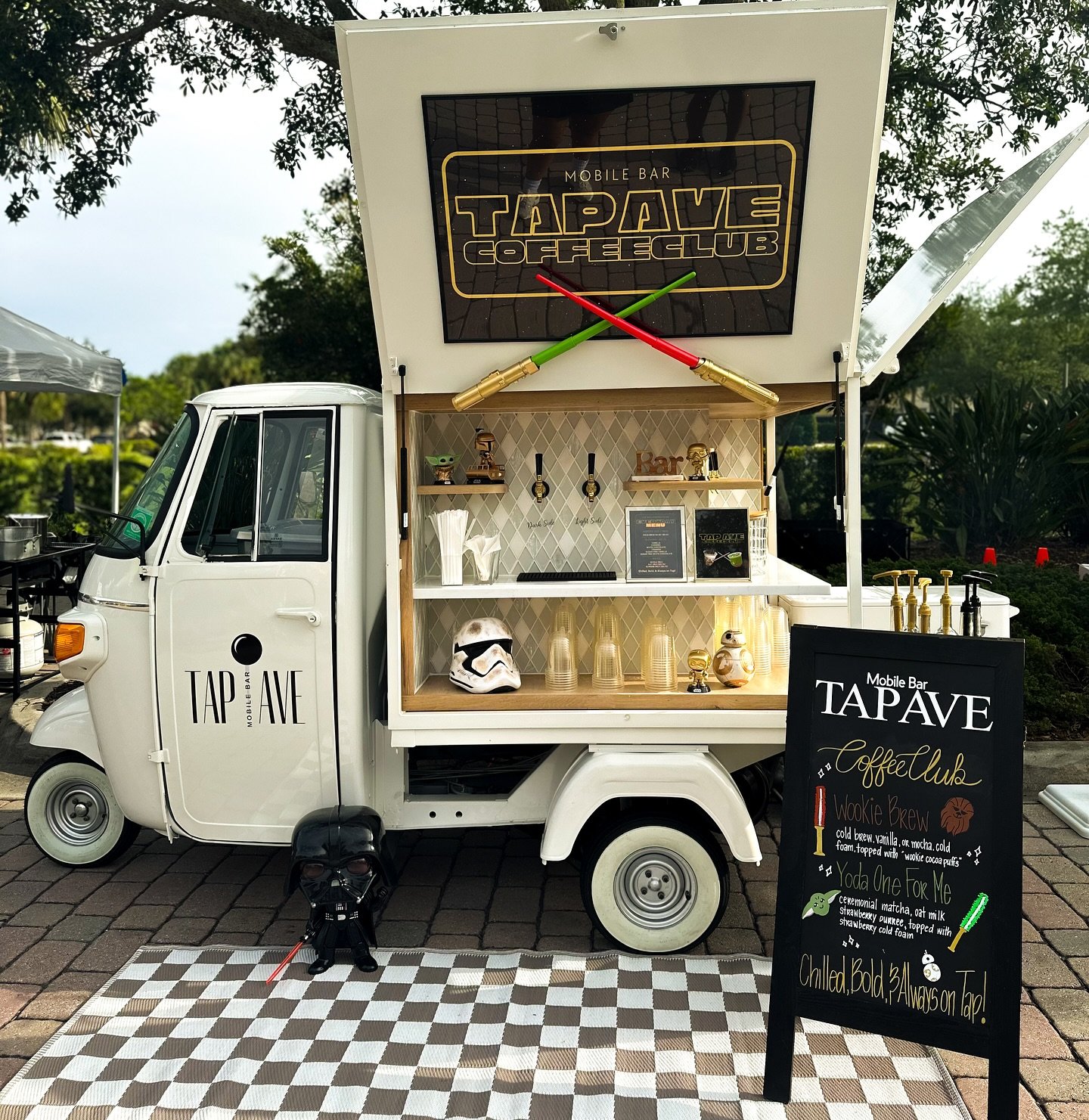 Happy Star Wars Day &ndash; And May the 4th be with you!💫
 Why settle for one drink when you can party like you&rsquo;re on Tatooine? 

Whether your on the dark side or the light side, our mobile cantina brings the ultimate Star Wars themed cocktail