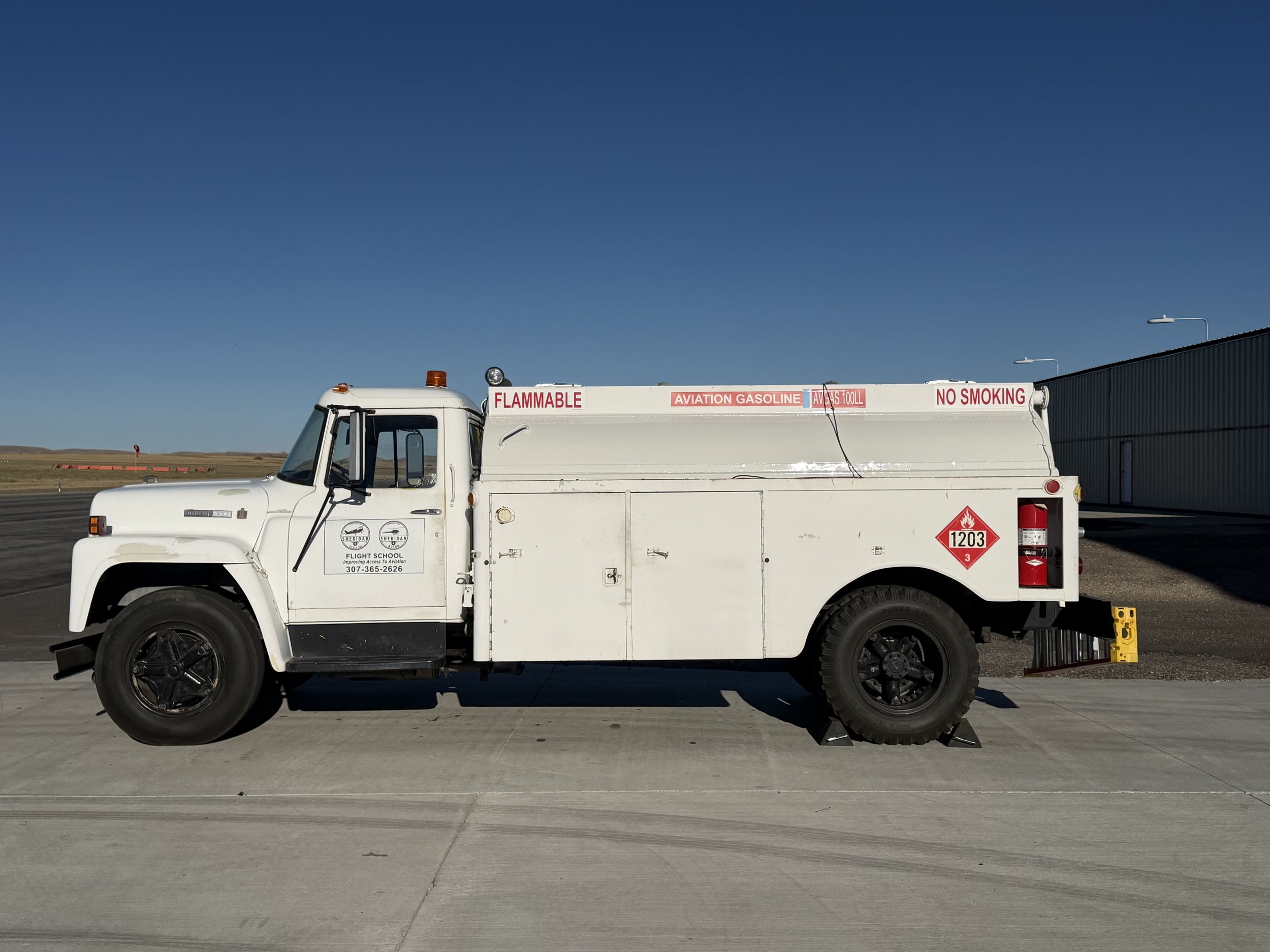 1977 International Loadstar 1600 AvGas Truck