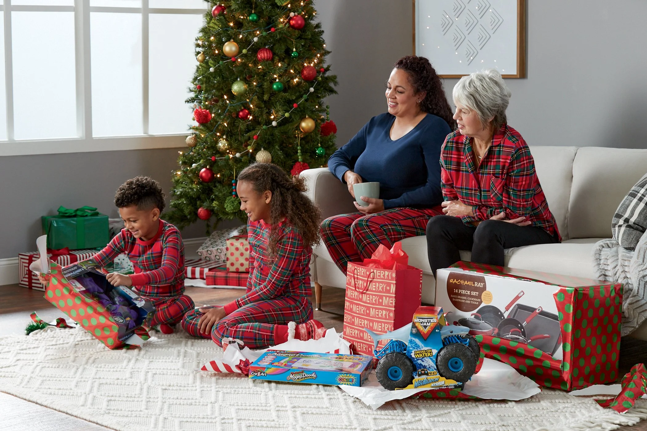 fht_holiday2022_brandshoot_familymoments_3-129.jpg