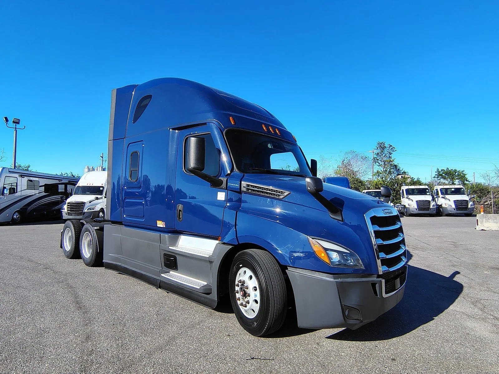 freightliner_cascadia_blue.jpg