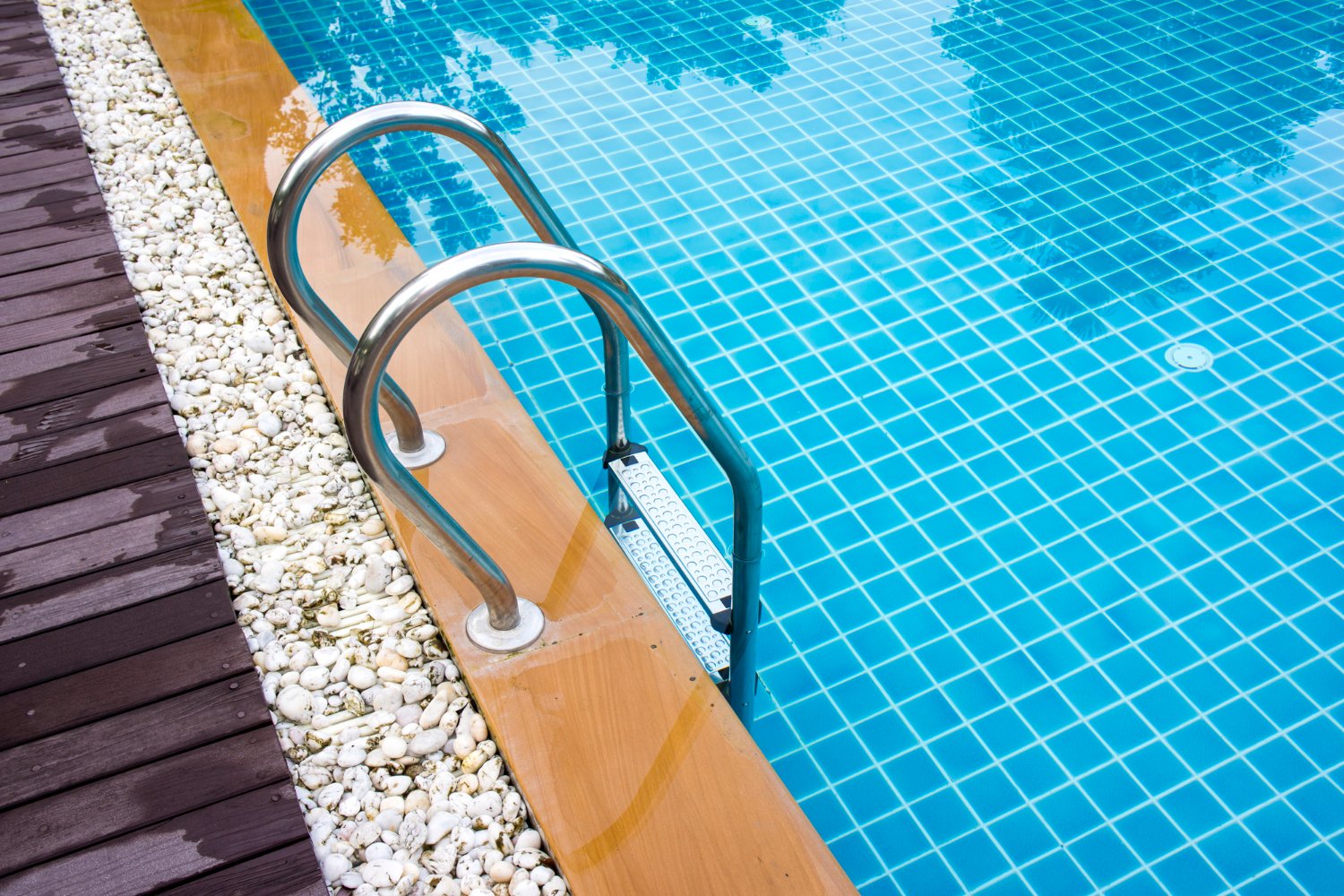 Signs of Pool Equipment Failure