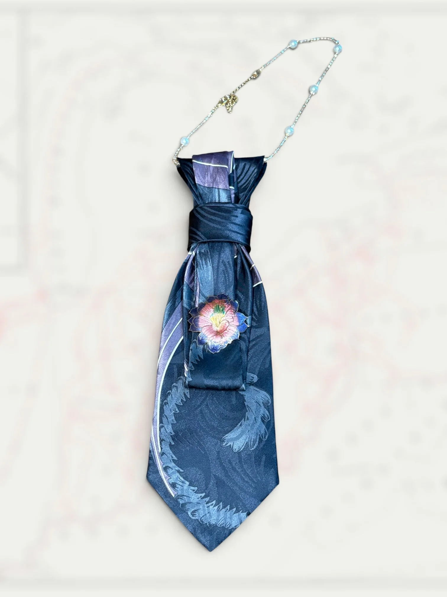 VTG Retro Designs Tie Necklace