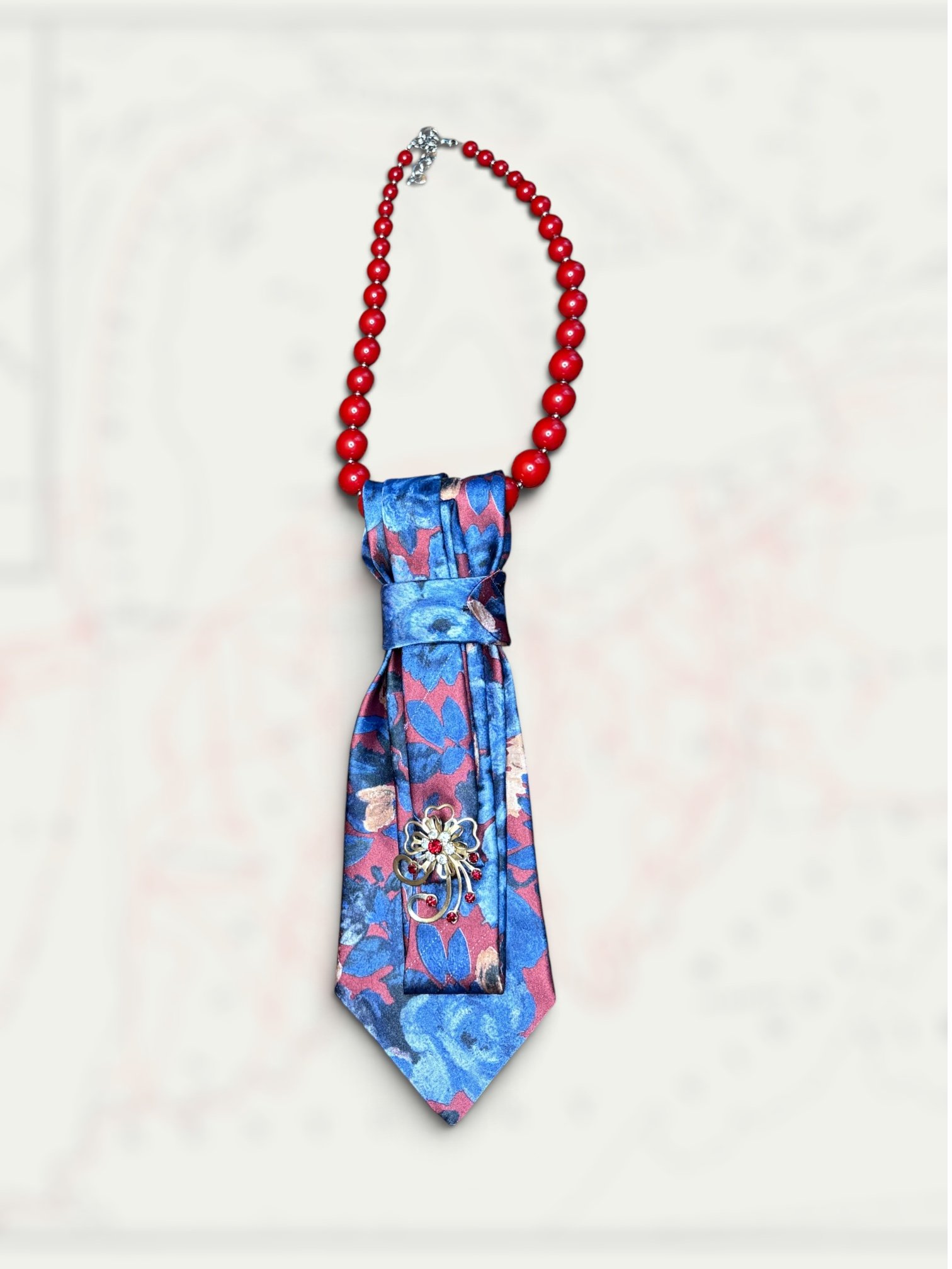 VTG Surrey Necklace Tie