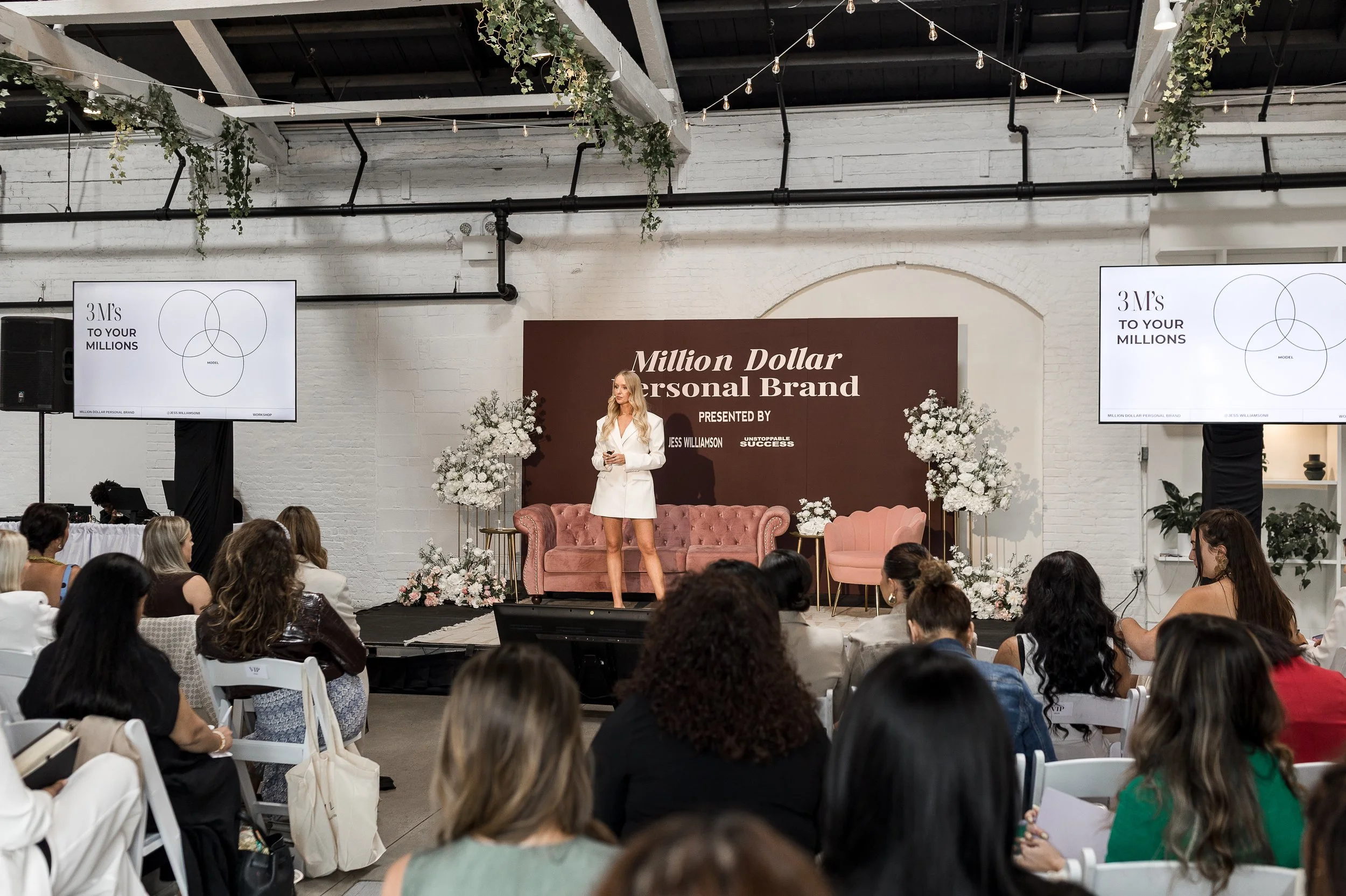Corporate women's event for entrepreneur in the main room