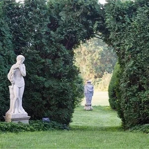 gardens-statues.webp
