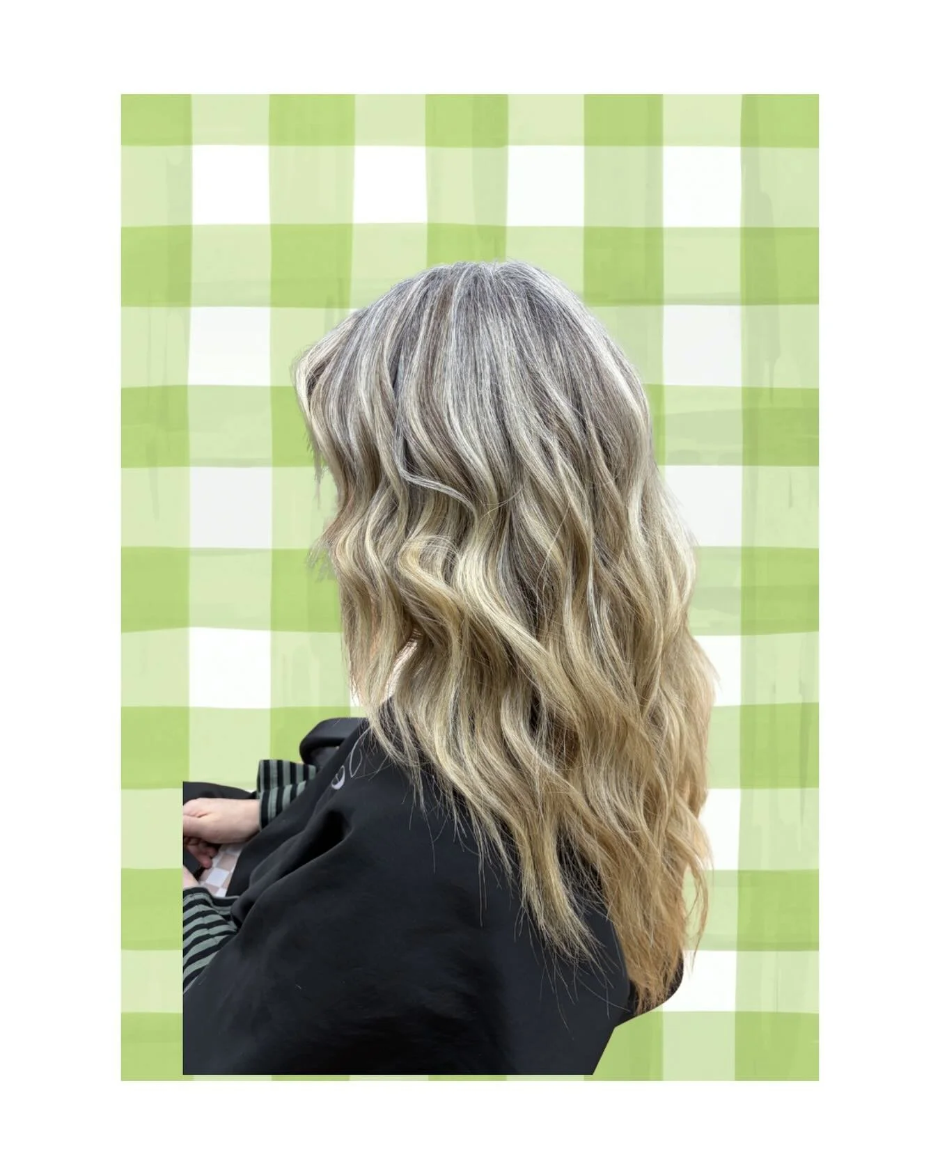 Ladies! Your Fridays + Saturdays just got better because @hairbylilly22 is booking for your weekend blow outs now! 🔗link in bio