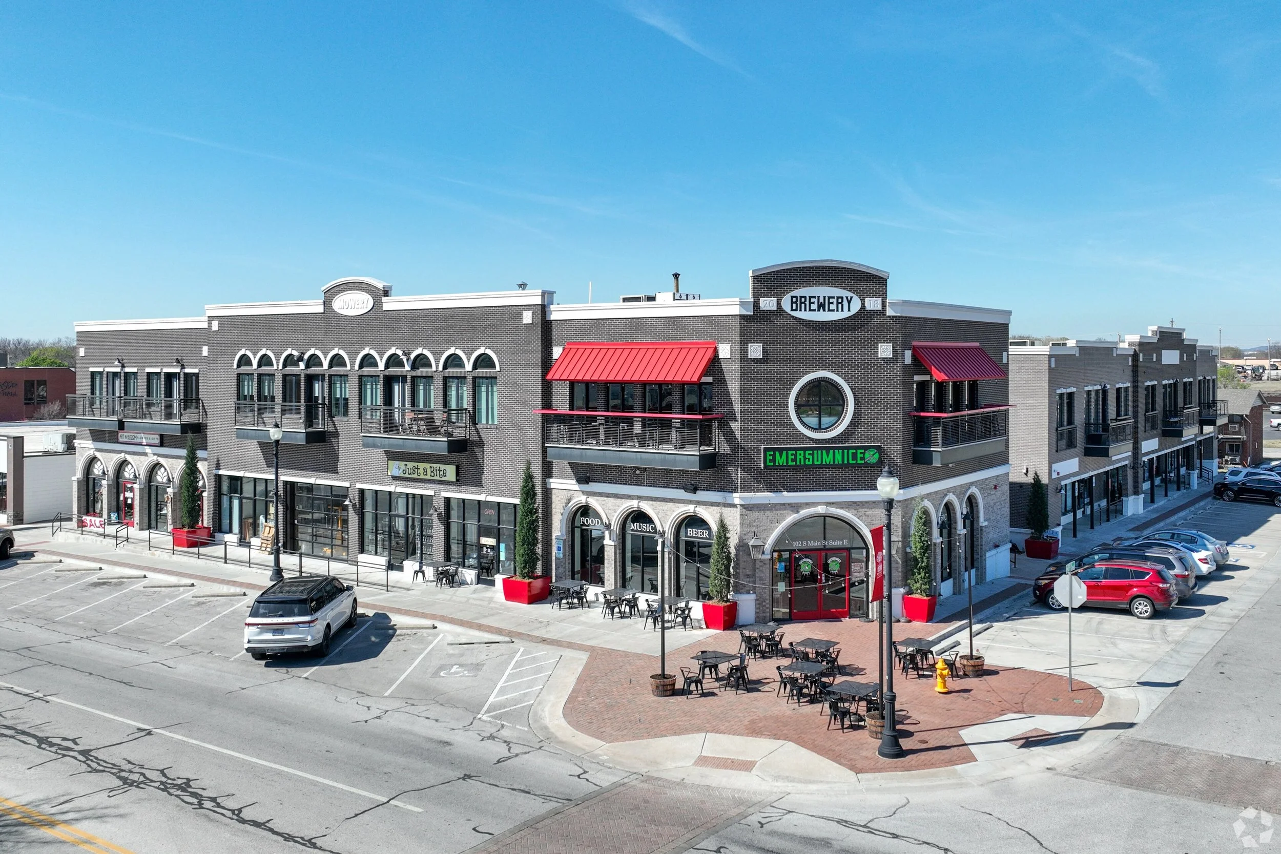 102 S Main St.jpg