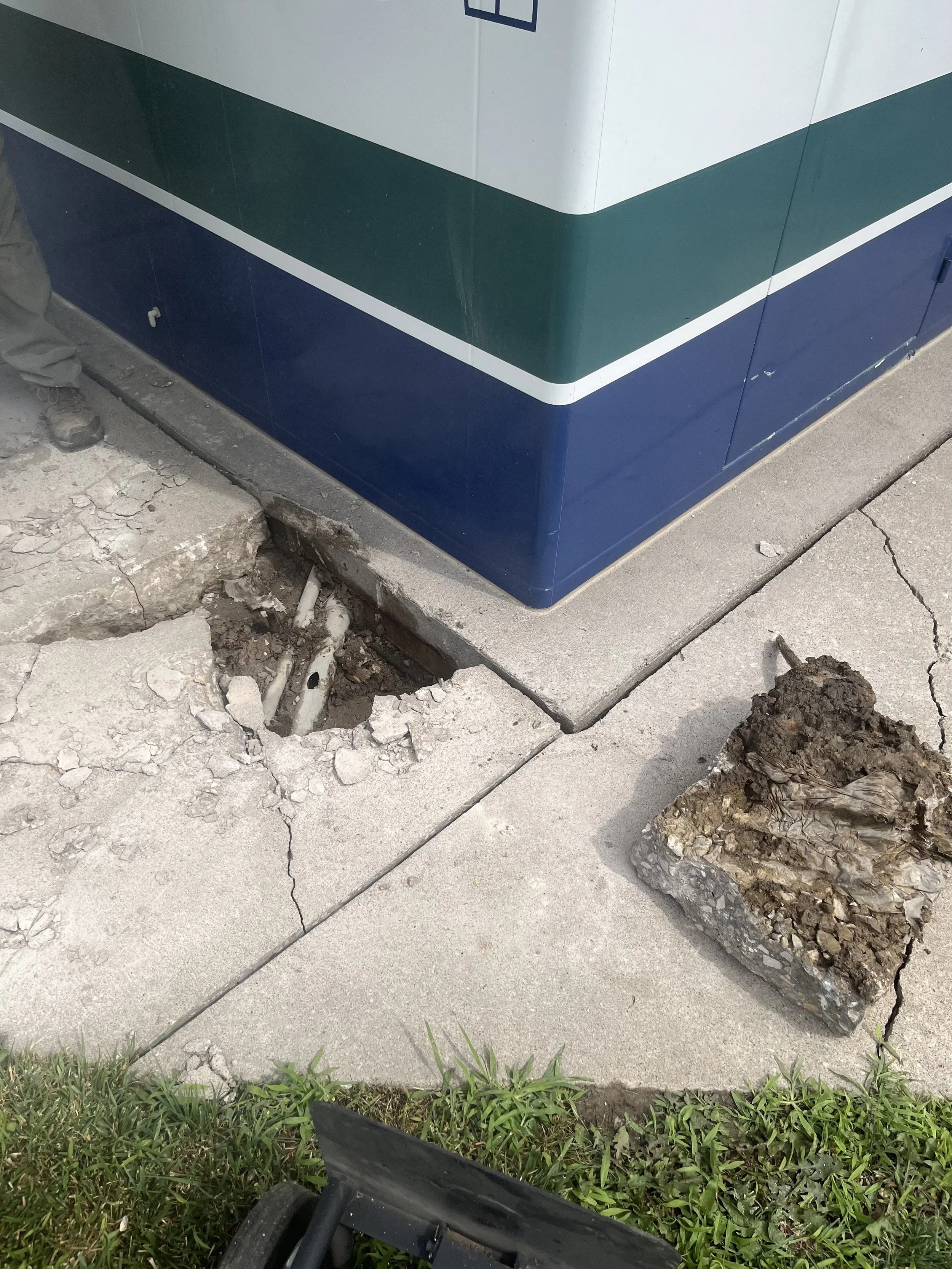 RTG Construction - Concrete - Sidewalk (Before).jpeg