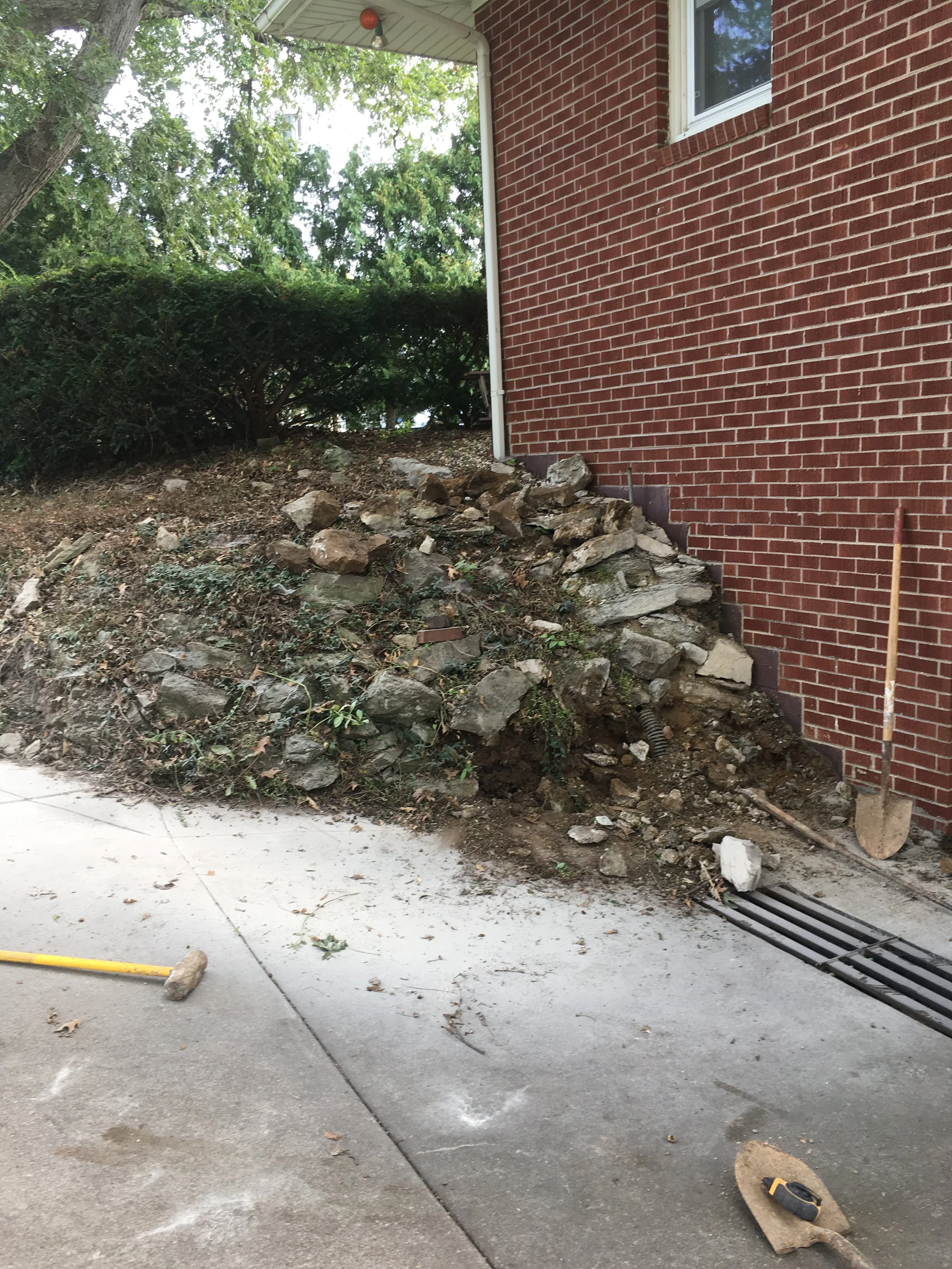RTG Construction - Retaining Wall Installation (Before).JPG