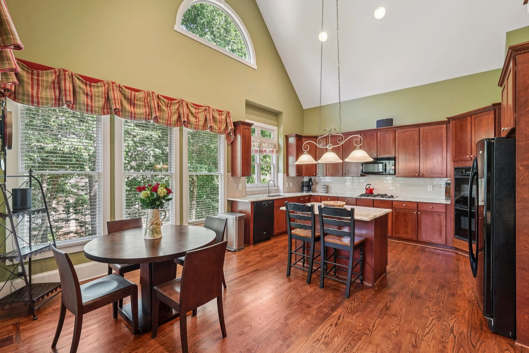 26-web-or-mls-Horizon Ct-S1107-026.jpg