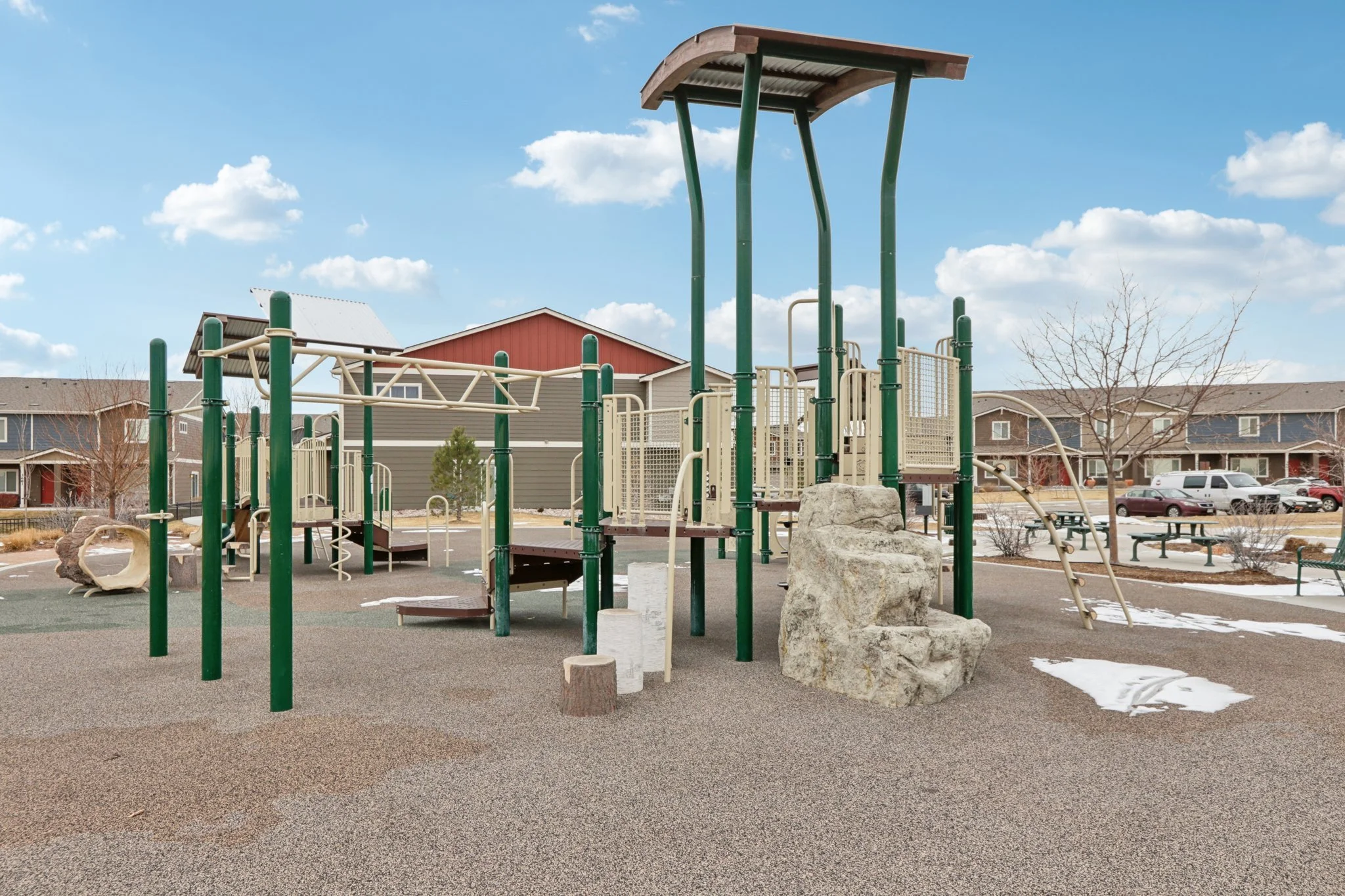 92-web-or-mls-Grand Ave-2901-909.jpg