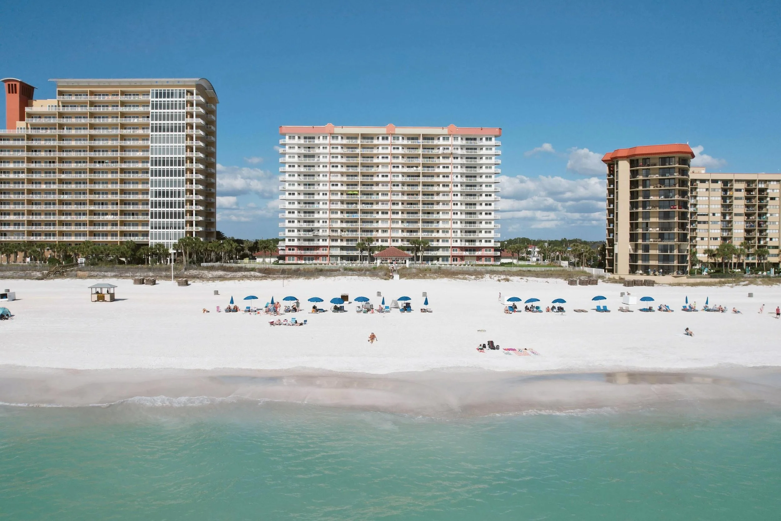 𝗝𝗨𝗦𝗧 𝗟𝗜𝗦𝗧𝗘𝗗 &mdash; 𝟲𝟲𝟬𝟵 𝗧𝗵𝗼𝗺𝗮𝘀 𝗗𝗿. 𝟯𝟬𝟰, 𝗣𝗮𝗻𝗮𝗺𝗮 𝗖𝗶𝘁𝘆 𝗕𝗲𝗮𝗰𝗵
Beachfront, fully renovated, and completely turnkey &mdash; this stunning condo in Coral Reef Condominiums is everything you&rsquo;ve been waiting for.