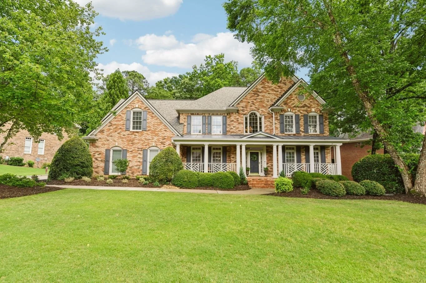 𝗝𝗨𝗦𝗧 𝗟𝗜𝗦𝗧𝗘𝗗 &mdash; 𝟭𝟲𝟬 𝗪𝗼𝗼𝗱𝗰𝗹𝗶𝗳𝗳 𝗗𝗿, 𝗦𝘂𝘄𝗮𝗻𝗲𝗲
Welcome to a home that has it all &mdash; timeless craftsmanship, thoughtful updates, and resort-style living in one of Suwanee&rsquo;s most sought-after communities. Built 