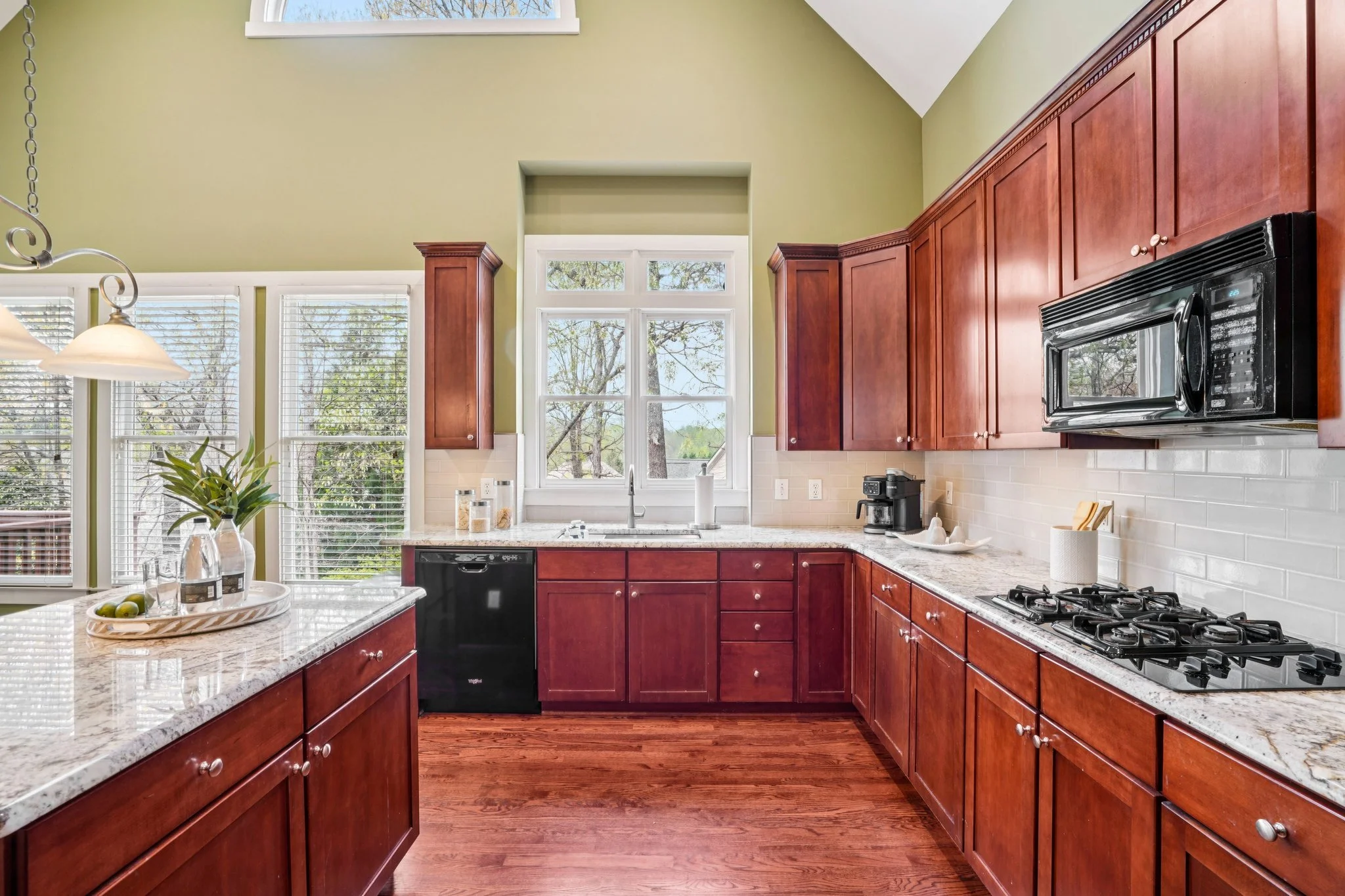 17-web-or-mls-Horizon Ct-L2703-017.jpg