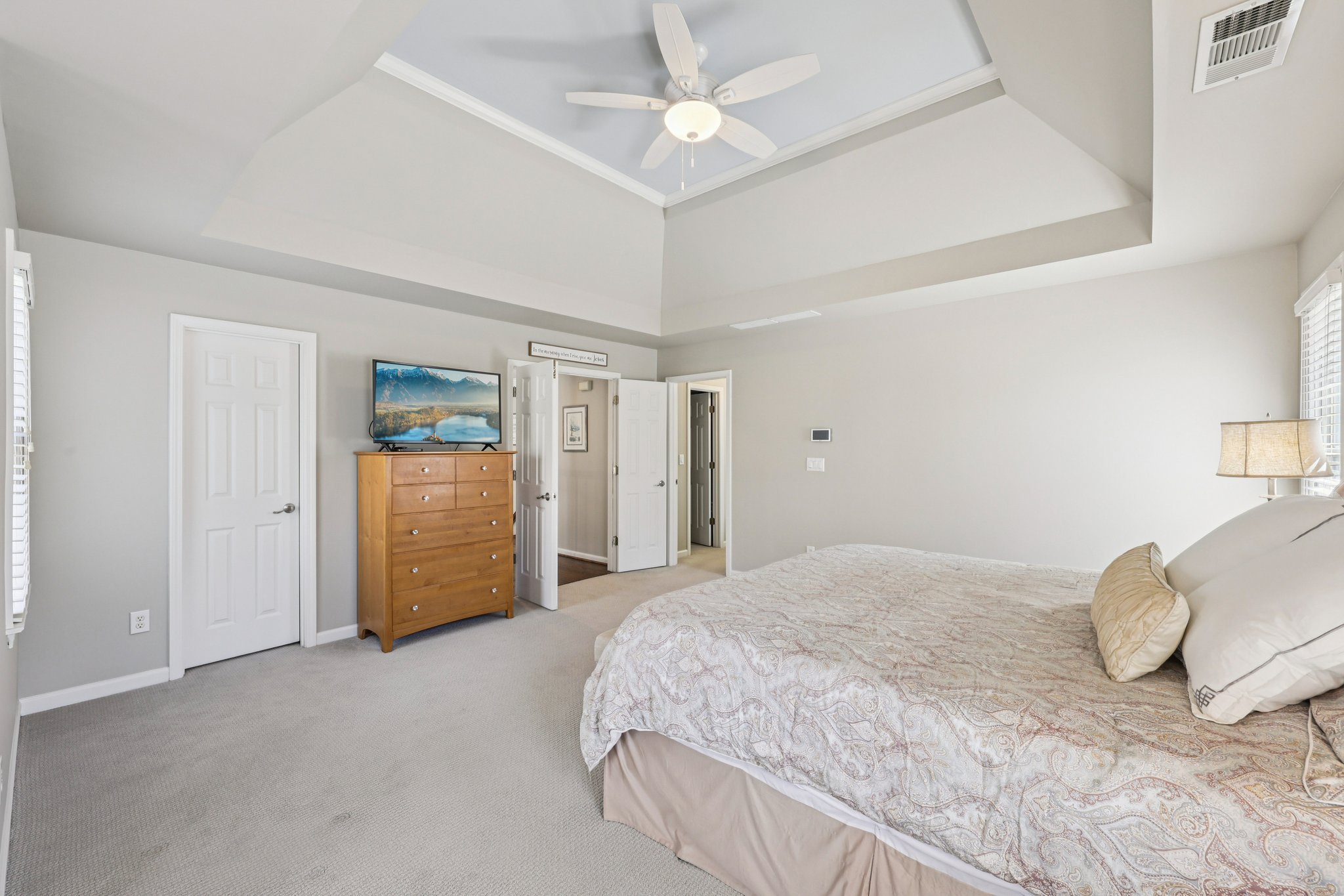 43-web-or-mls-Grand Ave-S2901-041.jpg