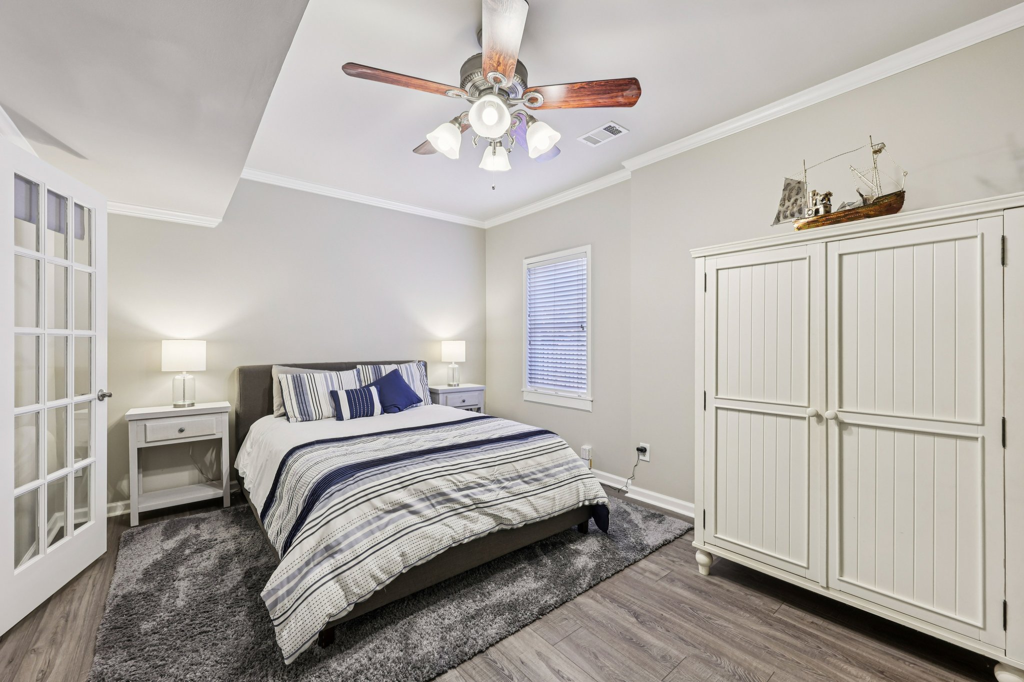 56-web-or-mls-Grand Ave-S2901-054.jpg