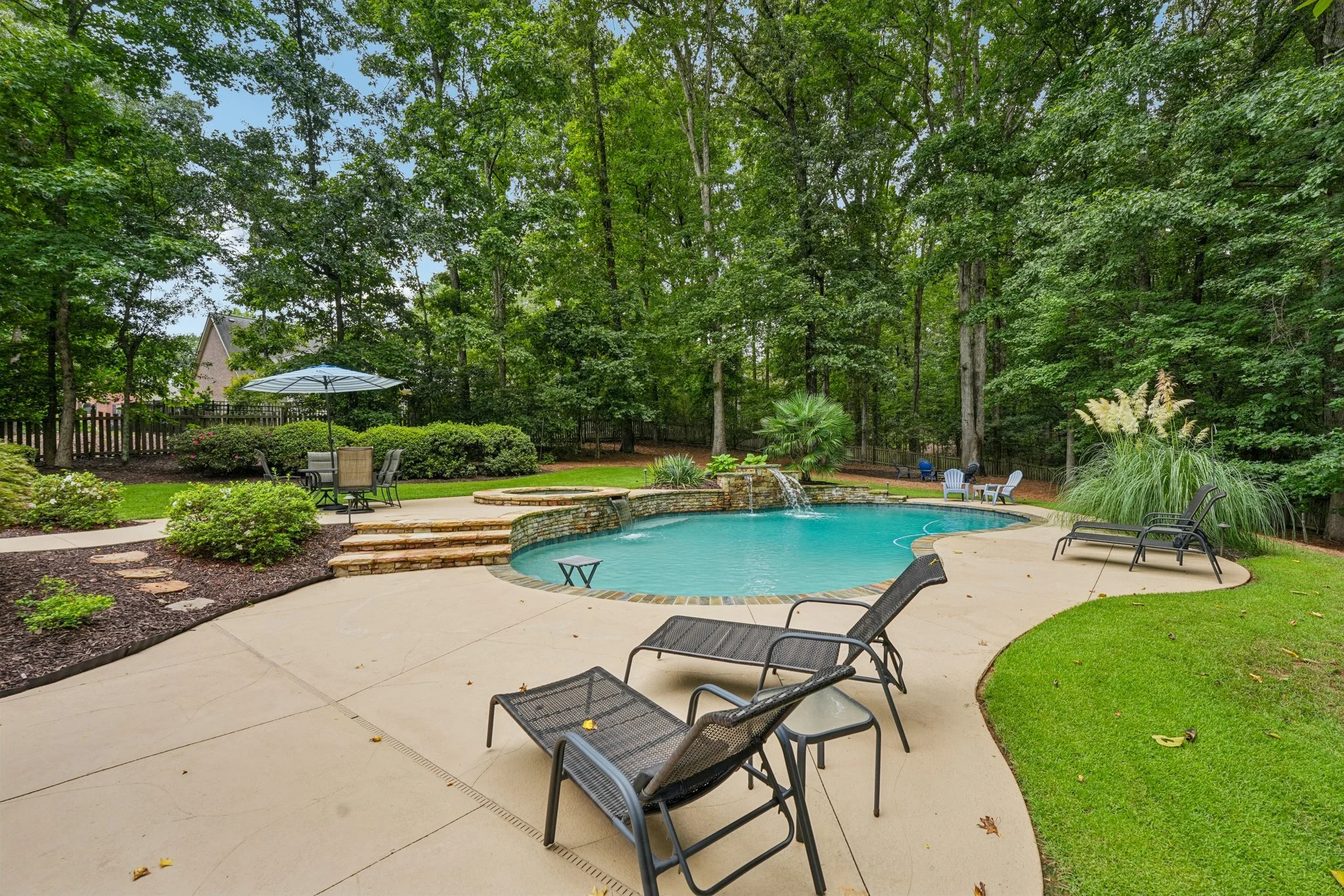 16-web-or-mls-Grand Ave-S2308-016.jpg