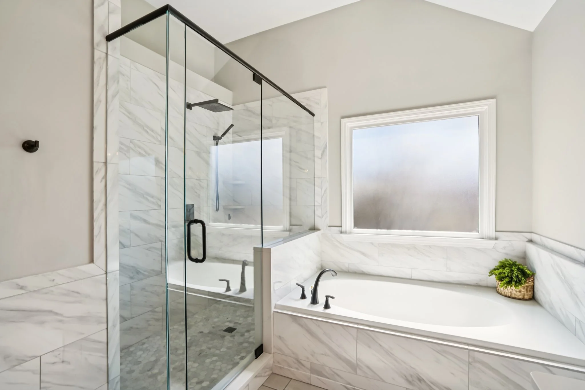 39-web-or-mls-Stonehill Way-S1803-039.jpg